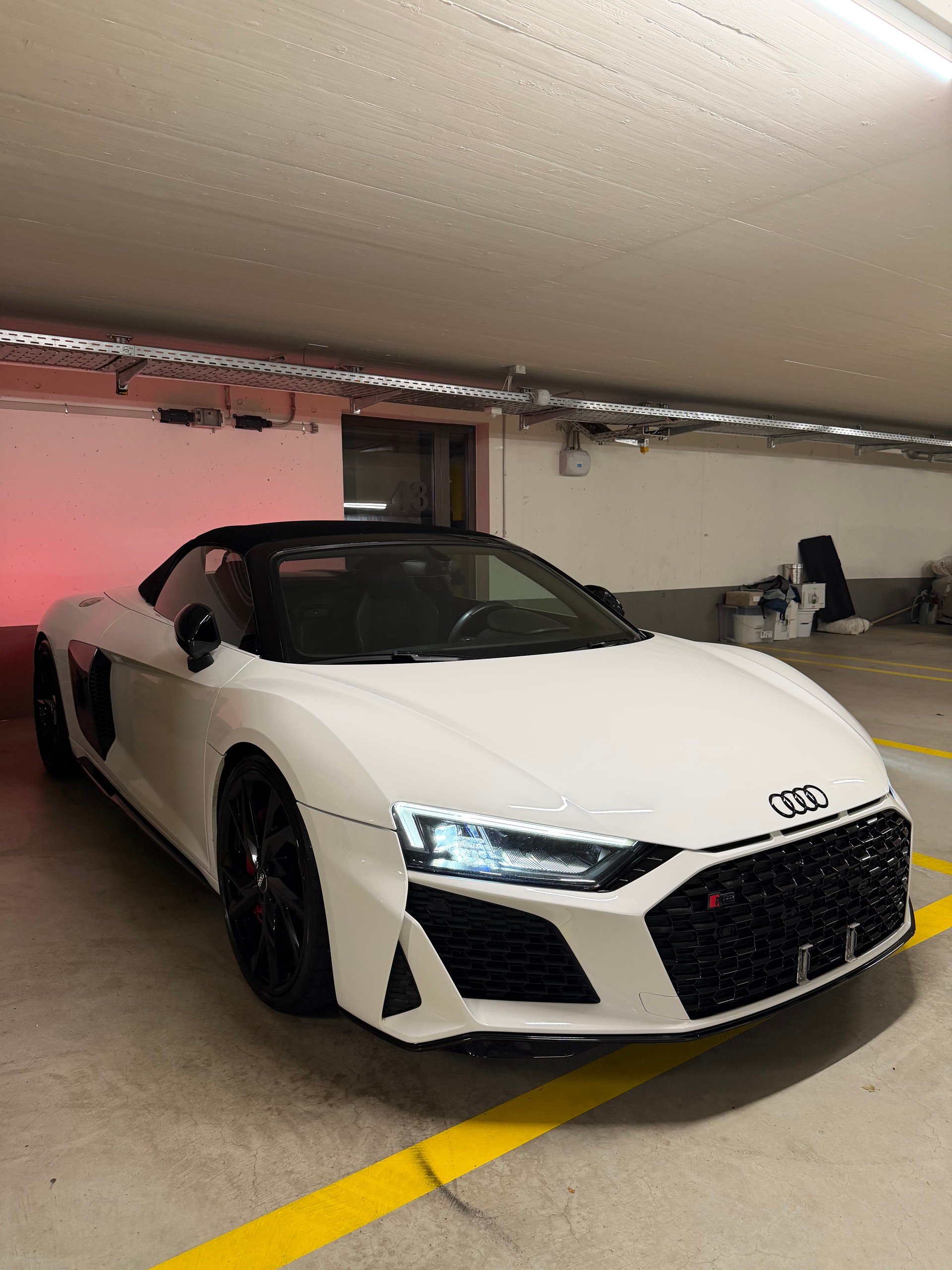 AUDI 5.2 FSI V10 RWD S-Tronic-image-0