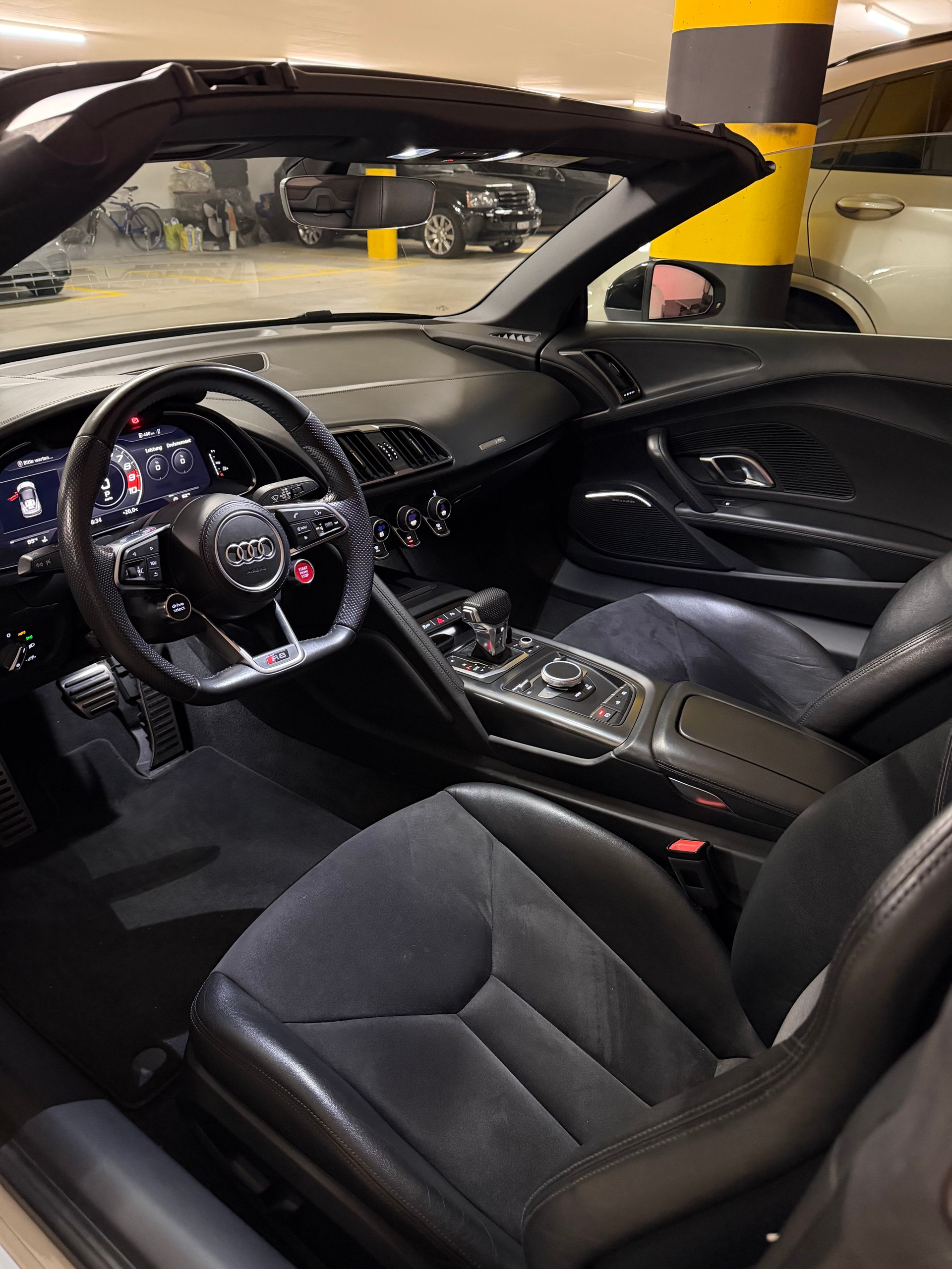 AUDI 5.2 FSI V10 RWD S-Tronic-image-4