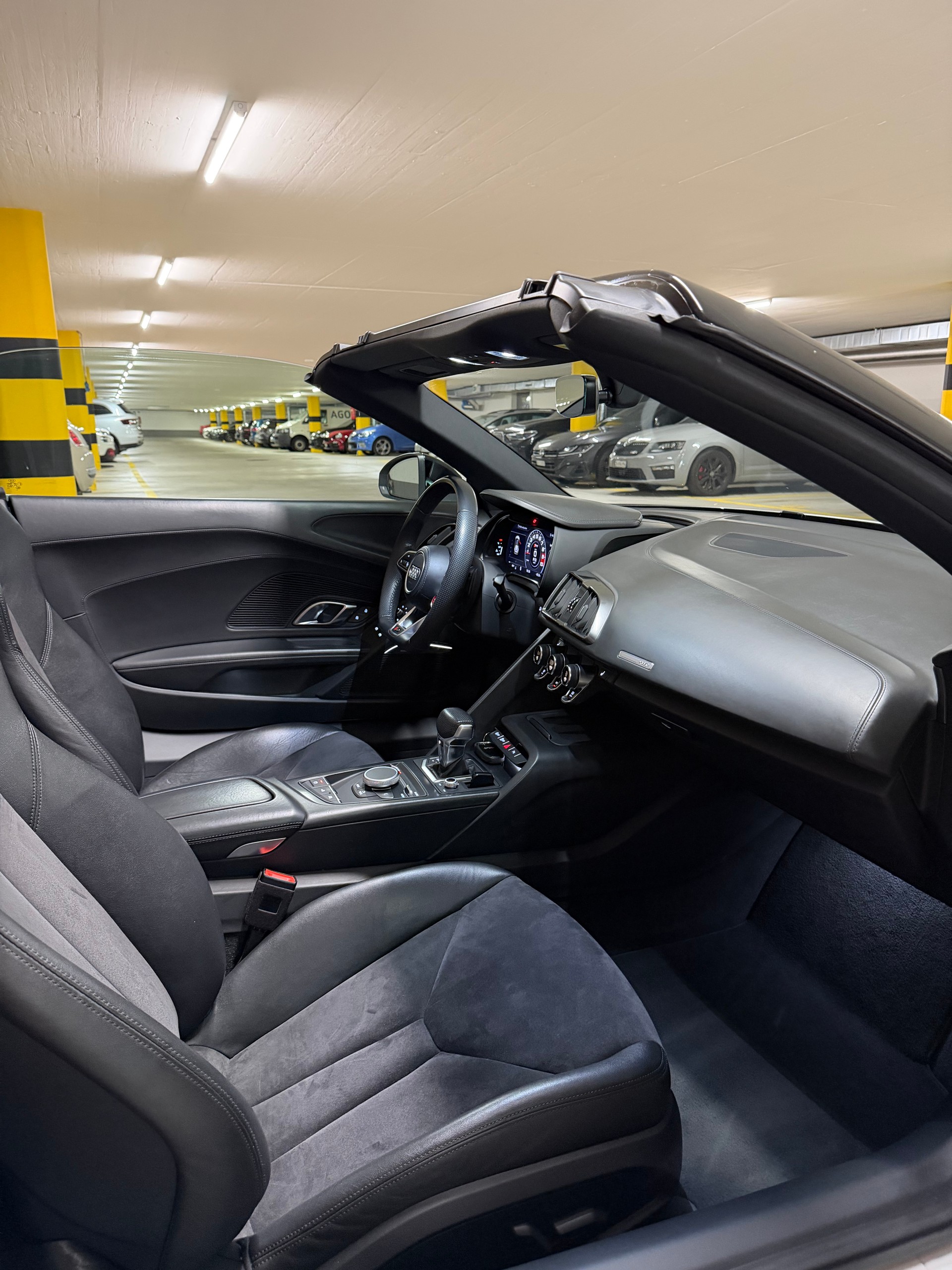 AUDI 5.2 FSI V10 RWD S-Tronic-image-5