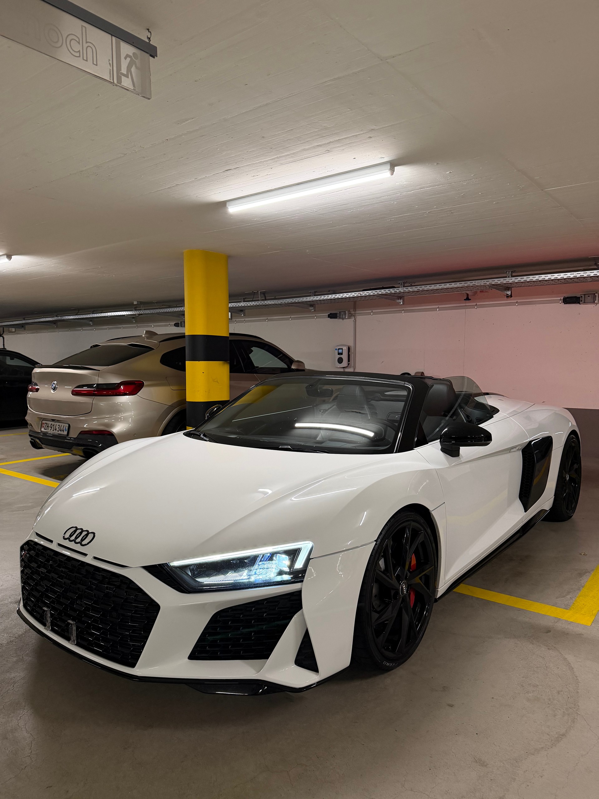 AUDI 5.2 FSI V10 RWD S-Tronic-image-1