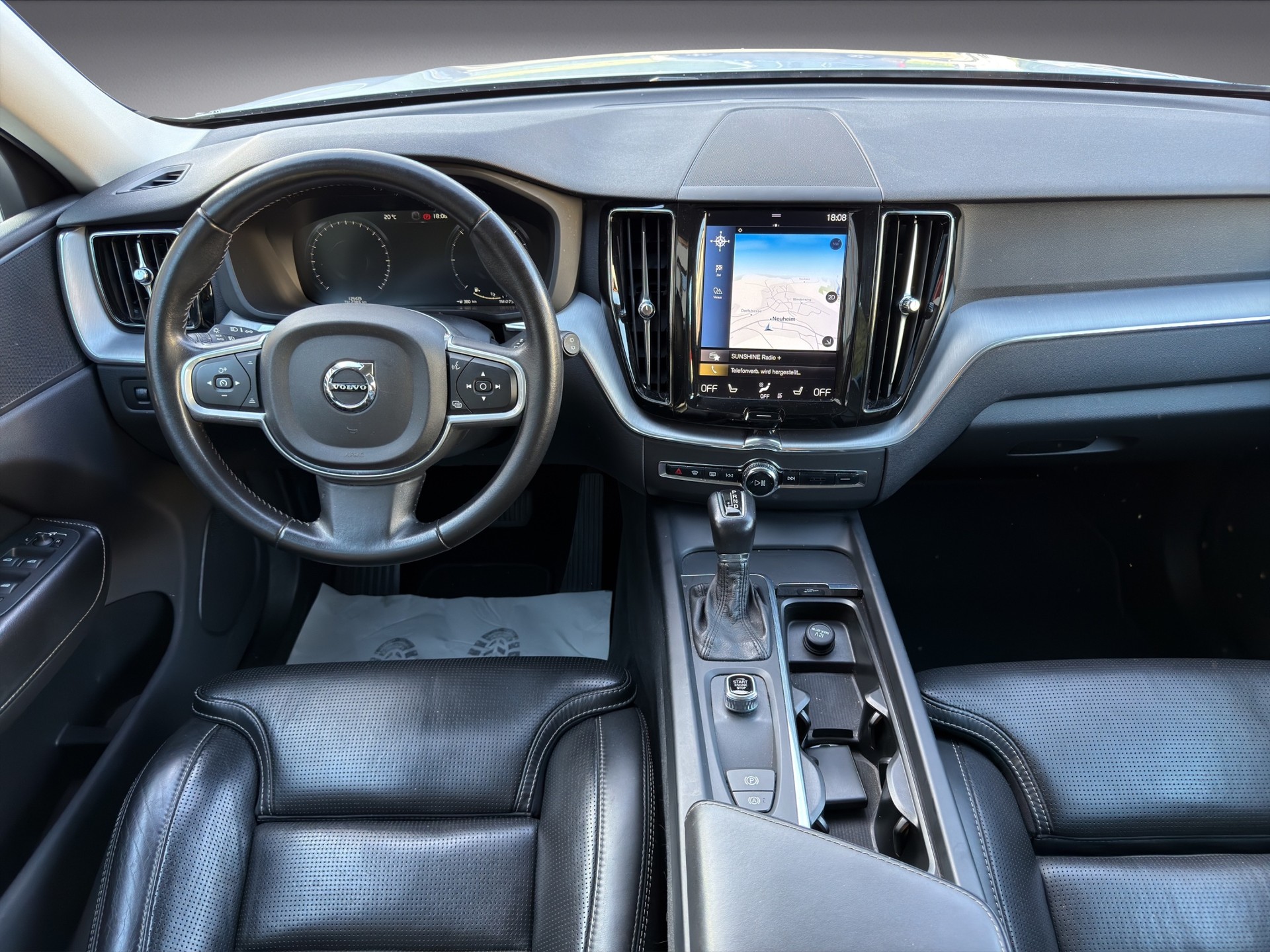 VOLVO XC60 D4 AWD Momentum Geartronic-image-9