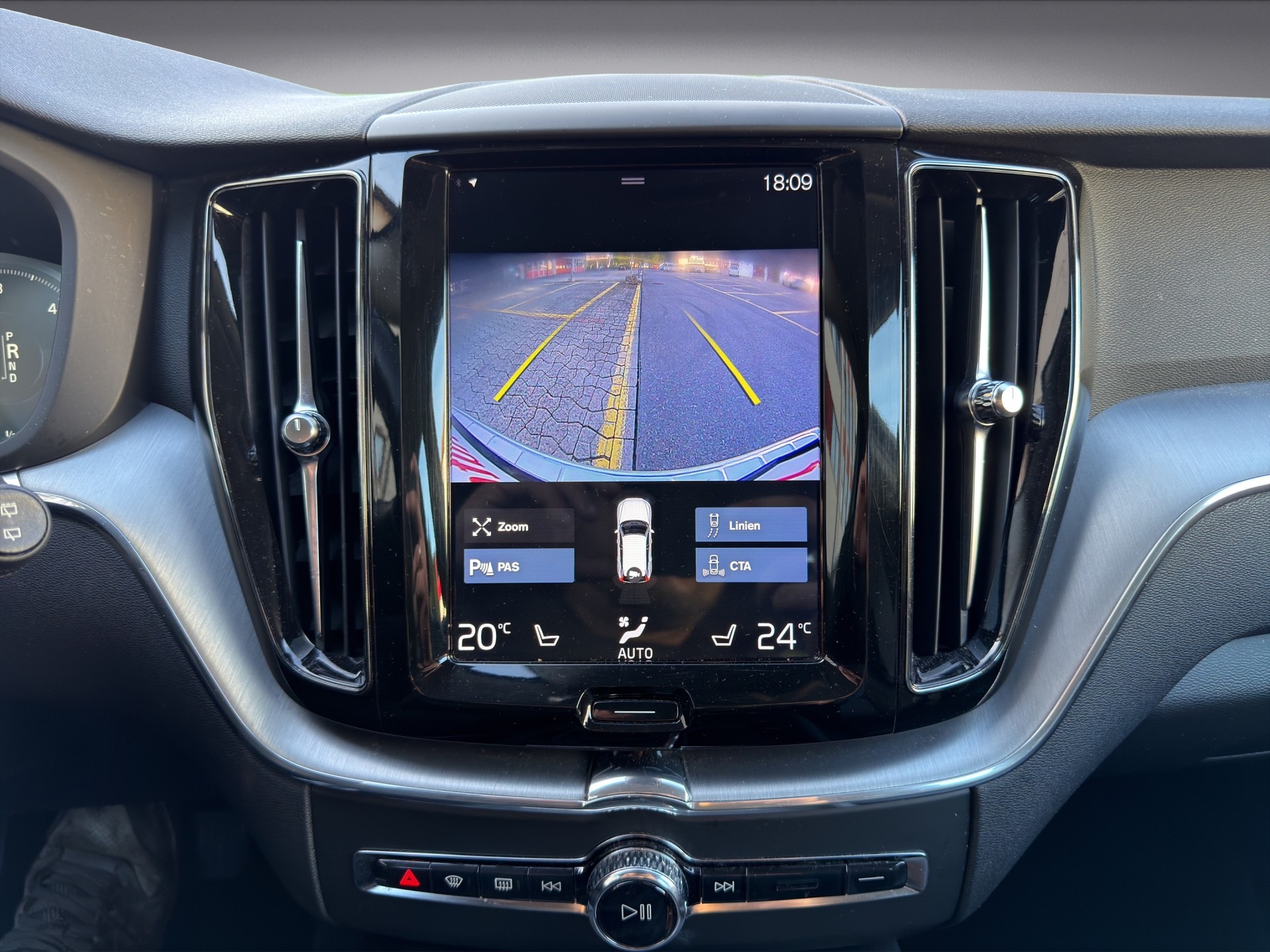VOLVO XC60 D4 AWD Momentum Geartronic-image-10