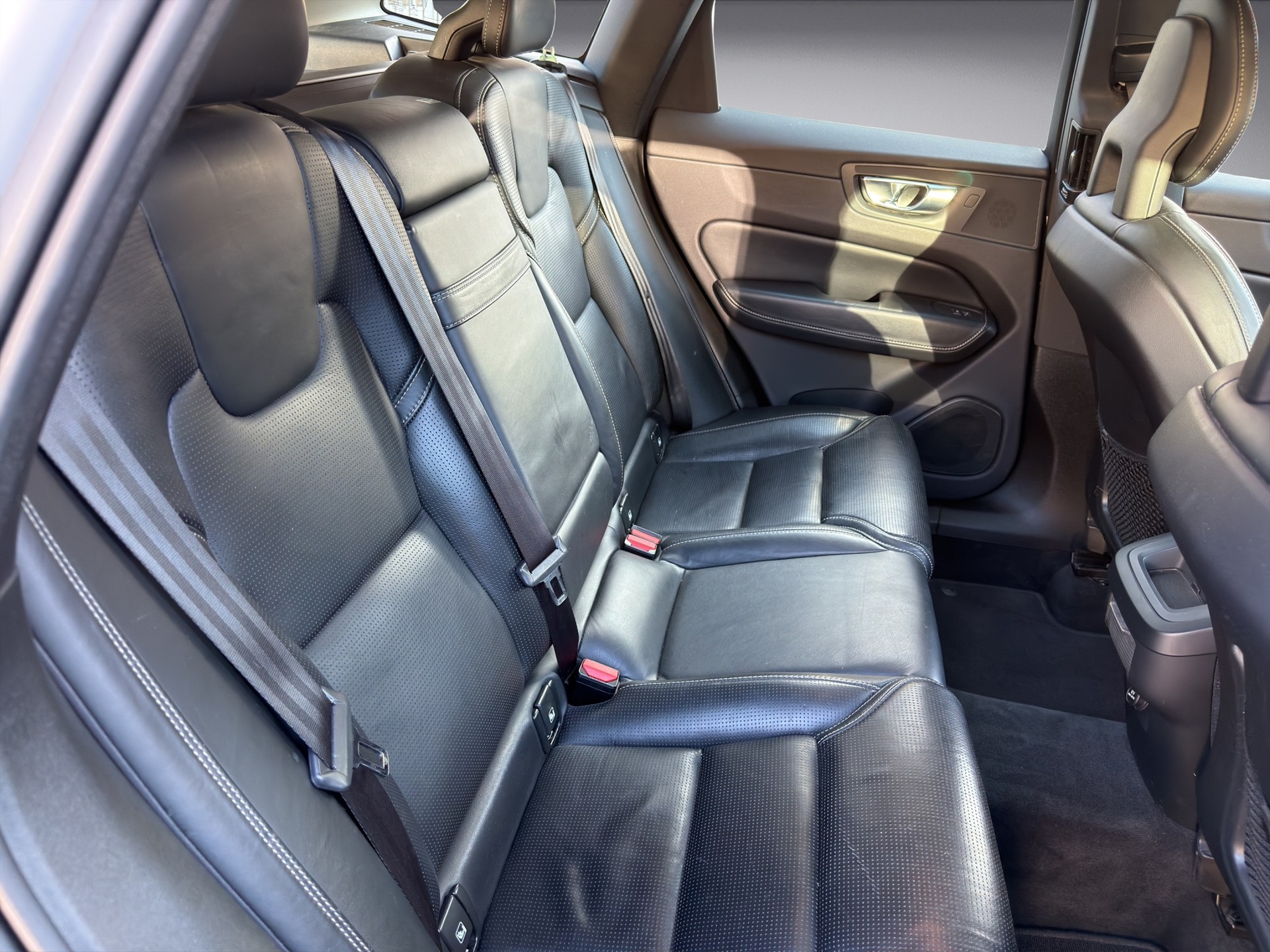 VOLVO XC60 D4 AWD Momentum Geartronic-image-13