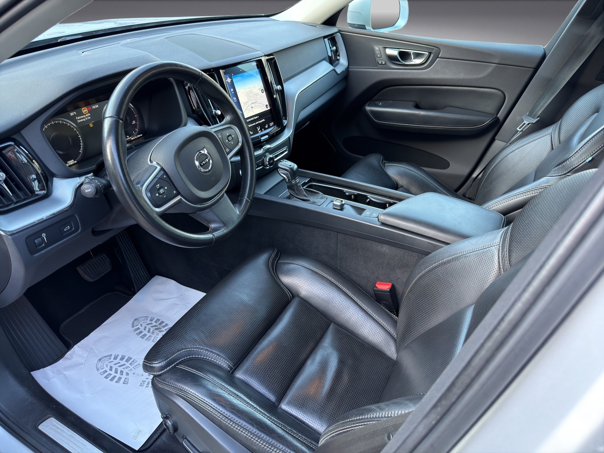 VOLVO XC60 D4 AWD Momentum Geartronic-image-8