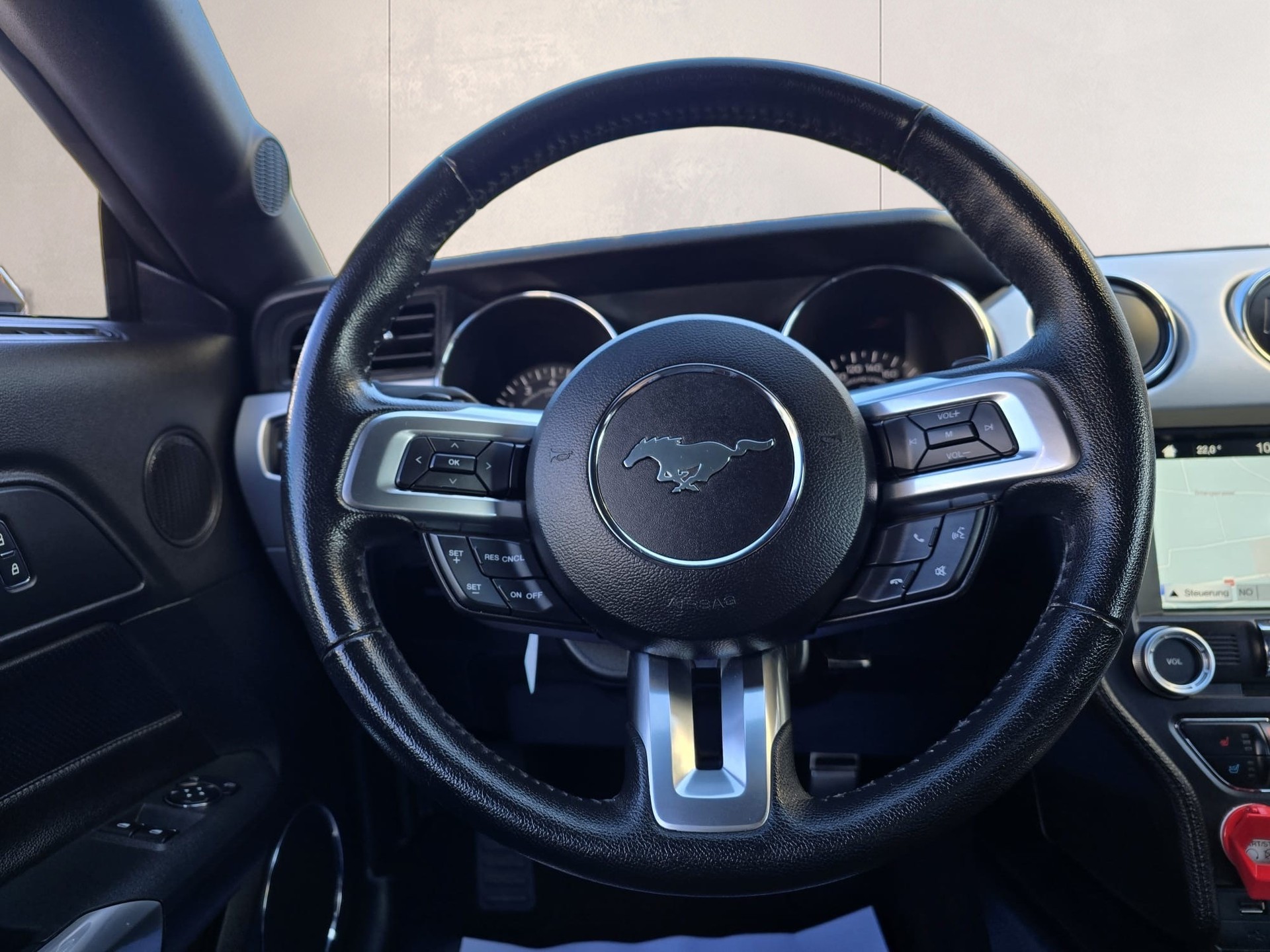 FORD Mustang GT 5.0 V8-image-9