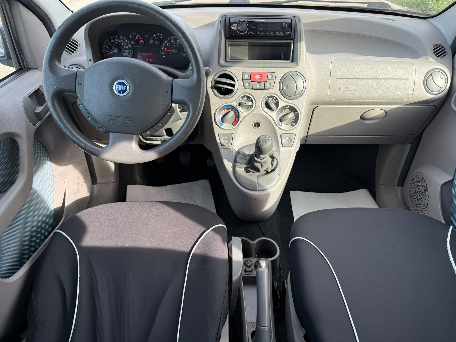 FIAT Panda 1.2 Emotion-image-12