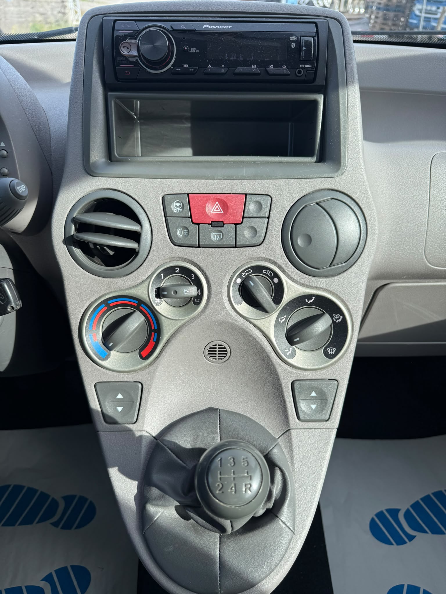 FIAT Panda 1.2 Emotion-image-10