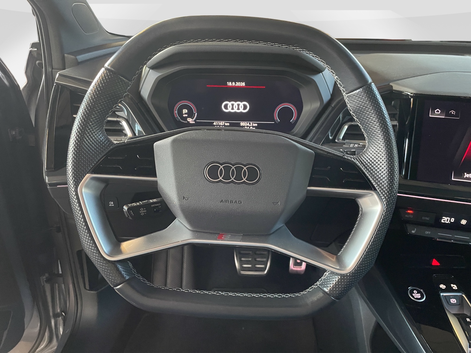 AUDI Q4 e-tron 45 quattro-image-10