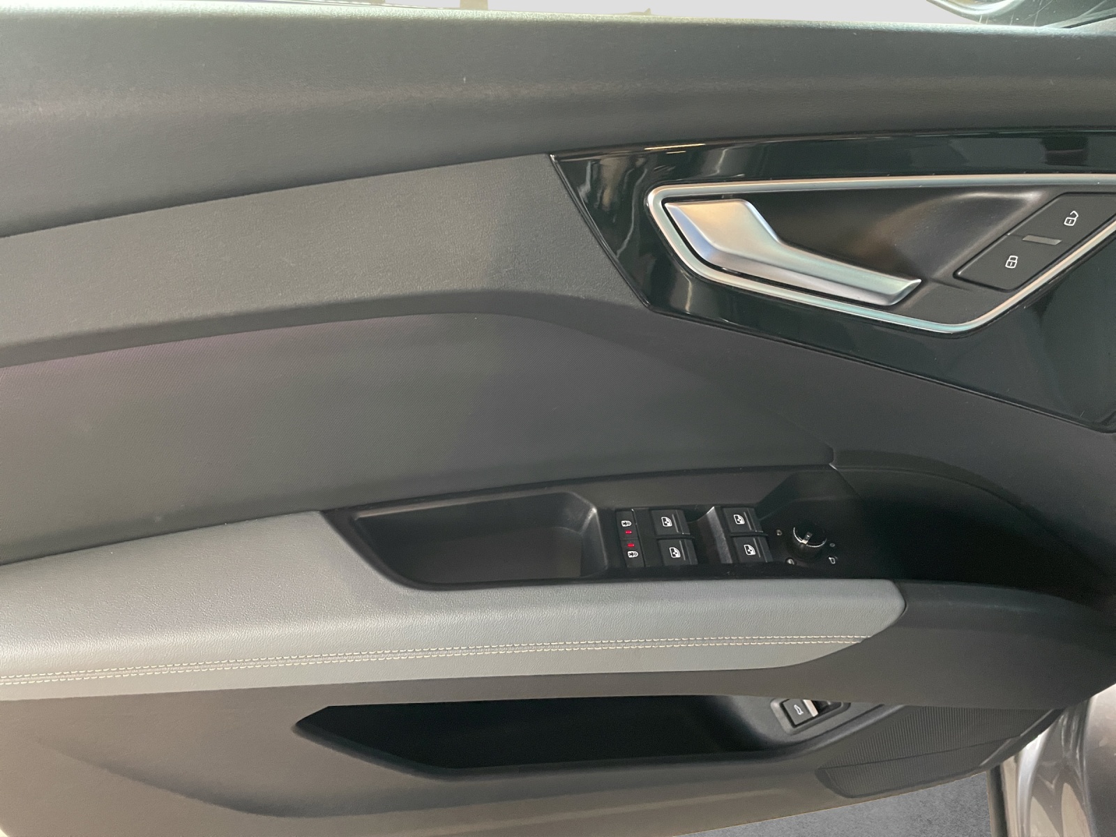 AUDI Q4 e-tron 45 quattro-image-11