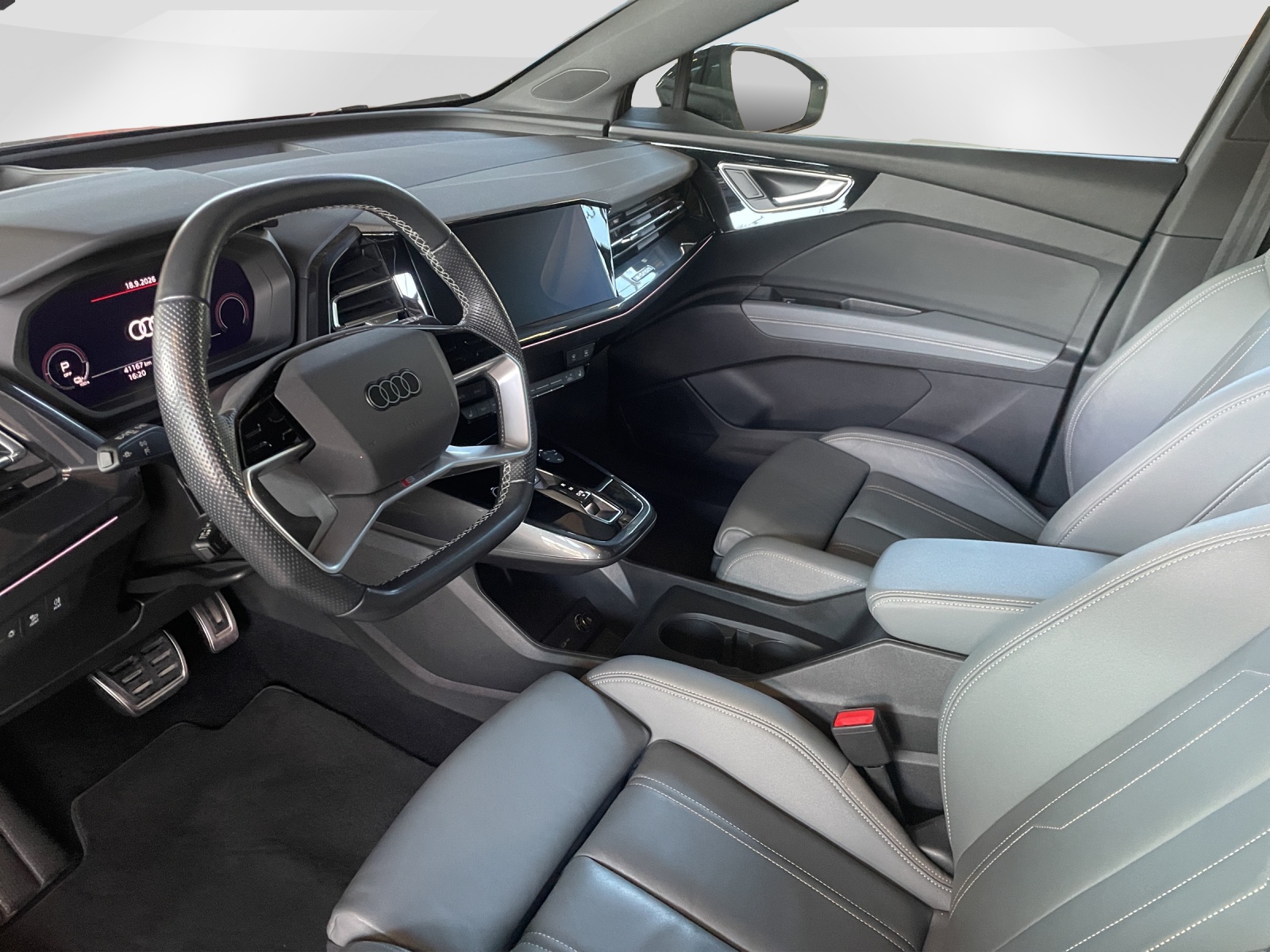 AUDI Q4 e-tron 45 quattro-image-8