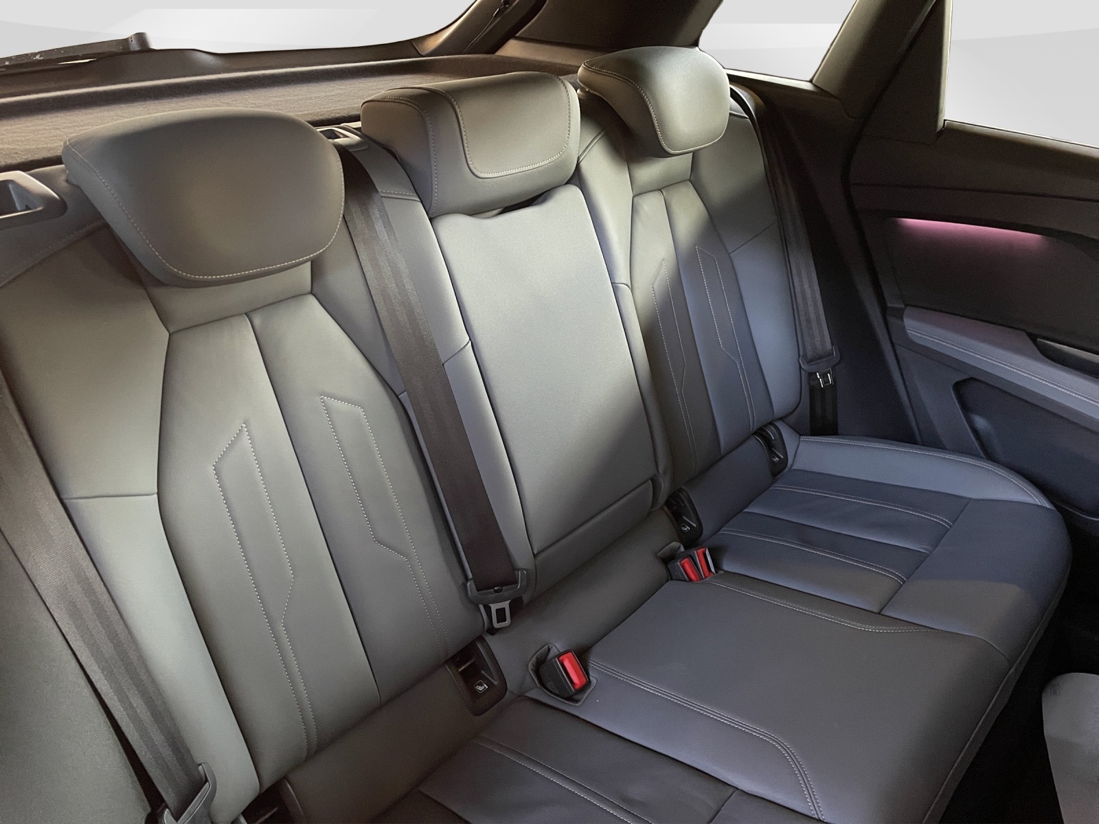 AUDI Q4 e-tron 45 quattro-image-14