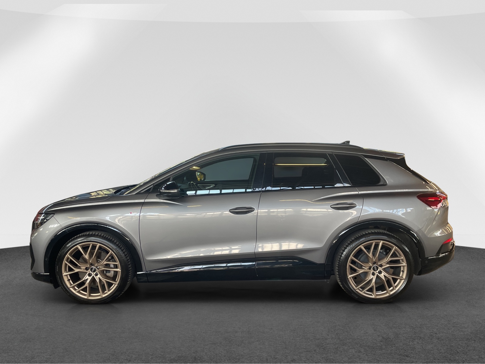 AUDI Q4 e-tron 45 quattro-image-3