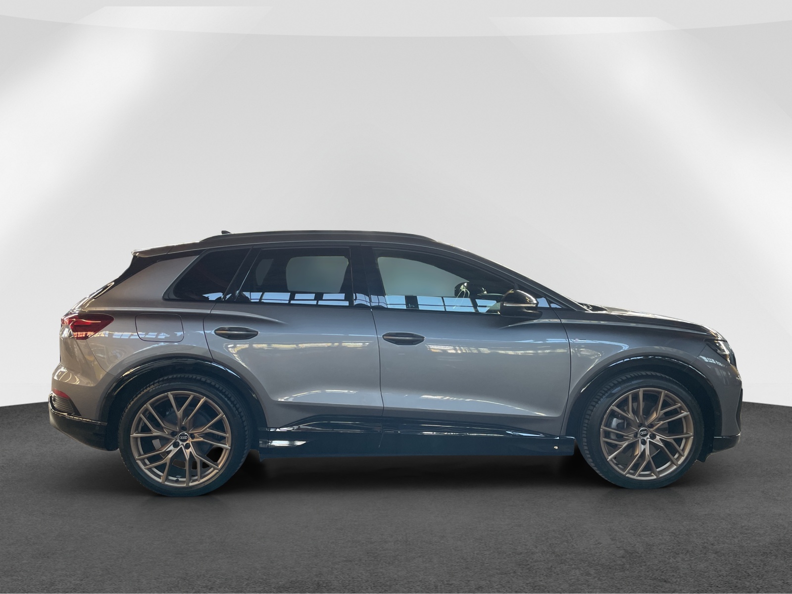 AUDI Q4 e-tron 45 quattro-image-7