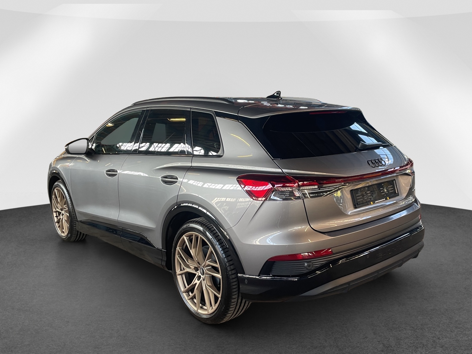 AUDI Q4 e-tron 45 quattro-image-4