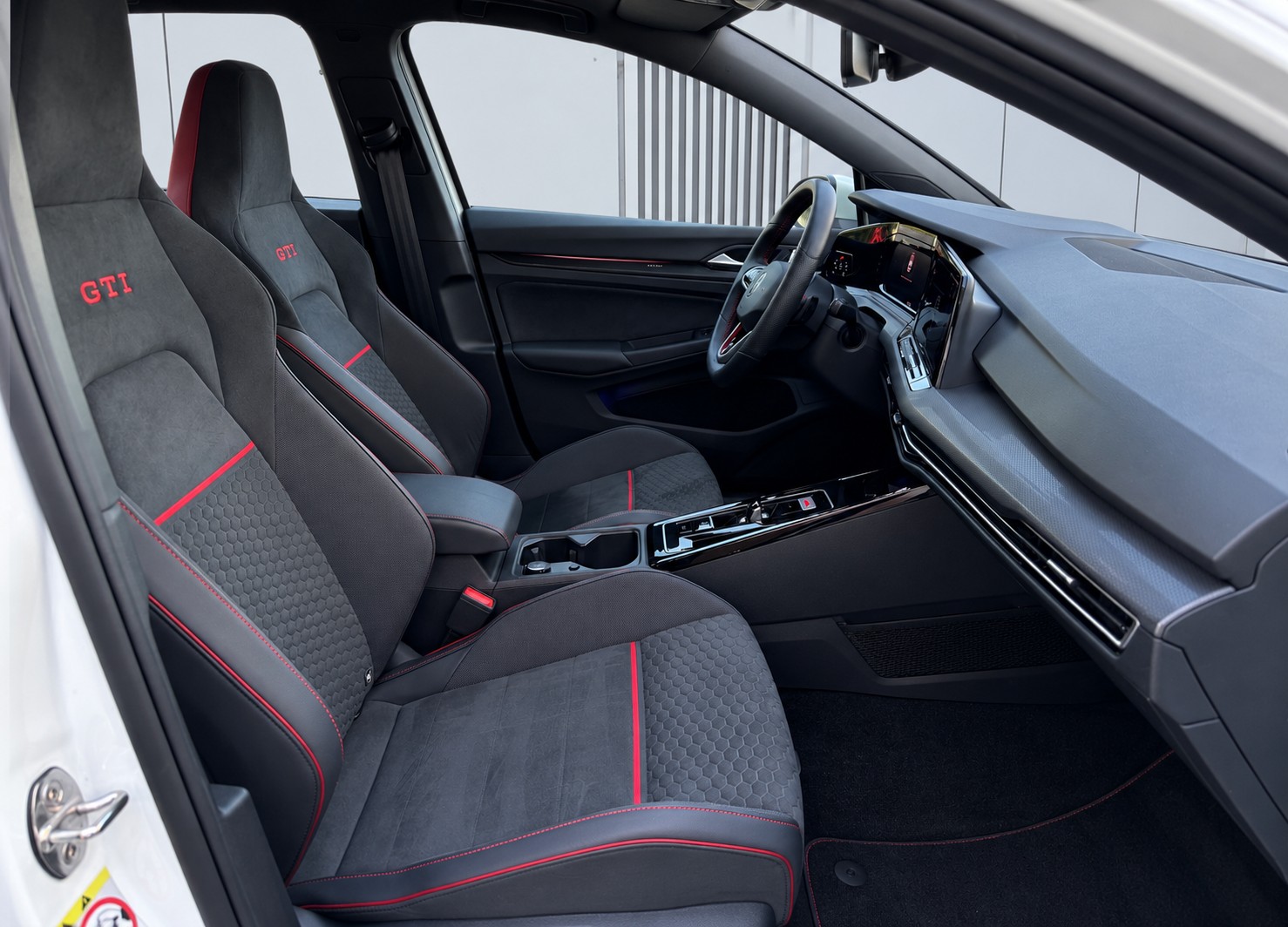 VW Golf 2.0 TSI GTI Clubsport DSG-image-11