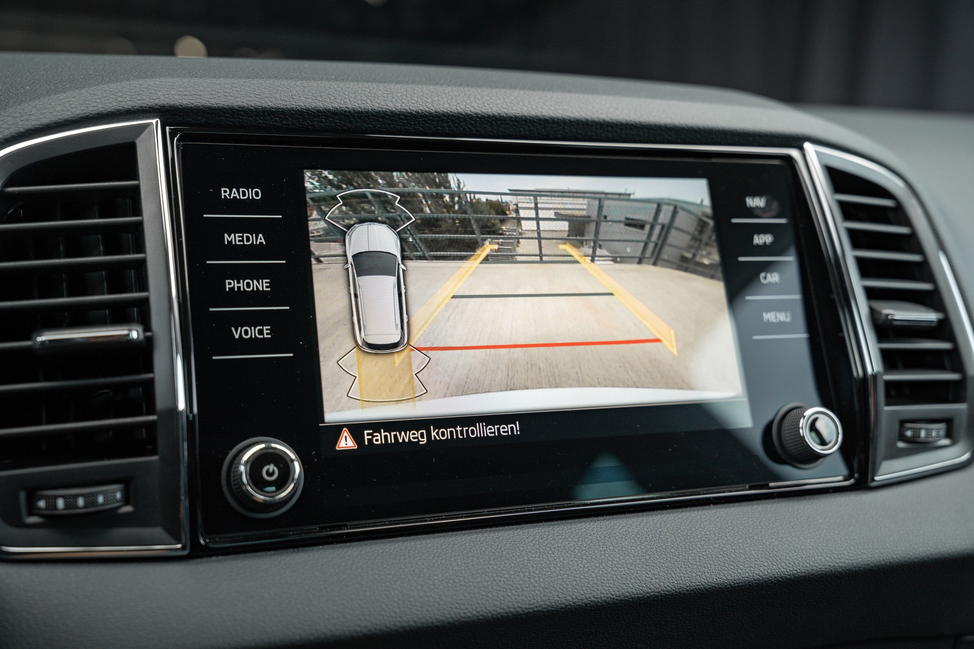 SKODA Karoq 1.5 TSI Top Selection DSG-image-18