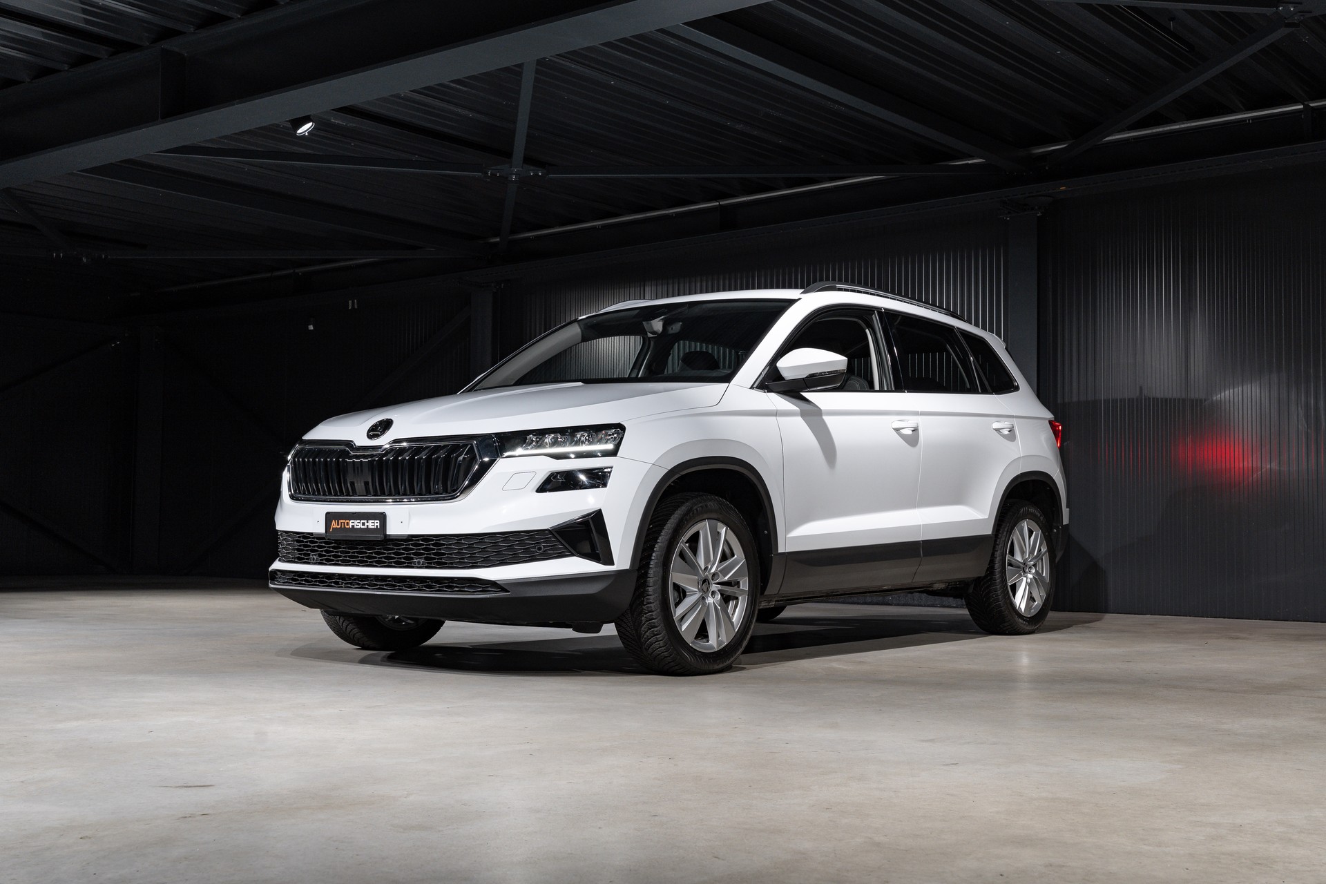 SKODA Karoq 1.5 TSI Top Selection DSG-showroom-element-3