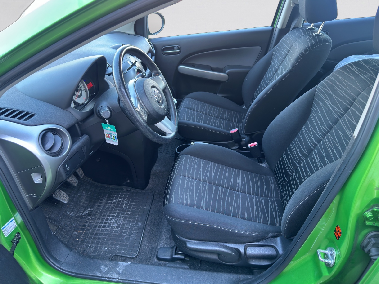 MAZDA 2 1.3i 16V Exclusive-image-8