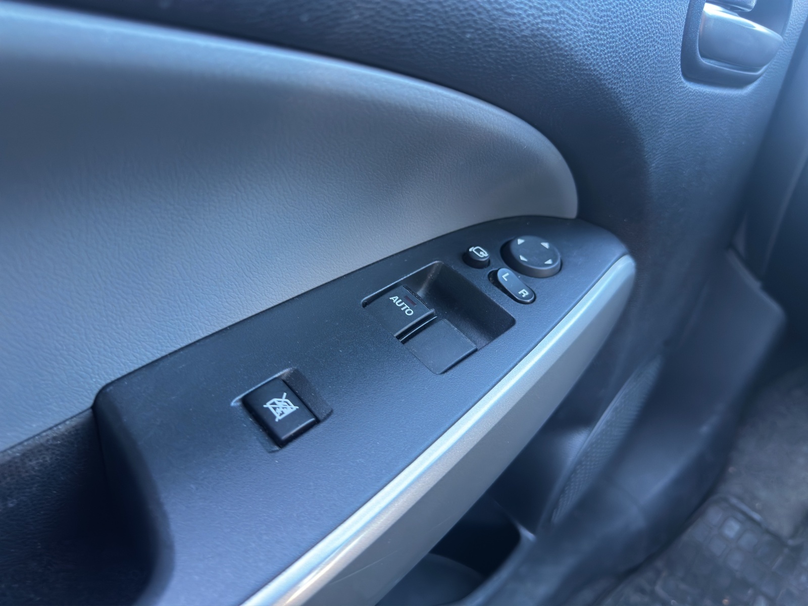 MAZDA 2 1.3i 16V Exclusive-image-14