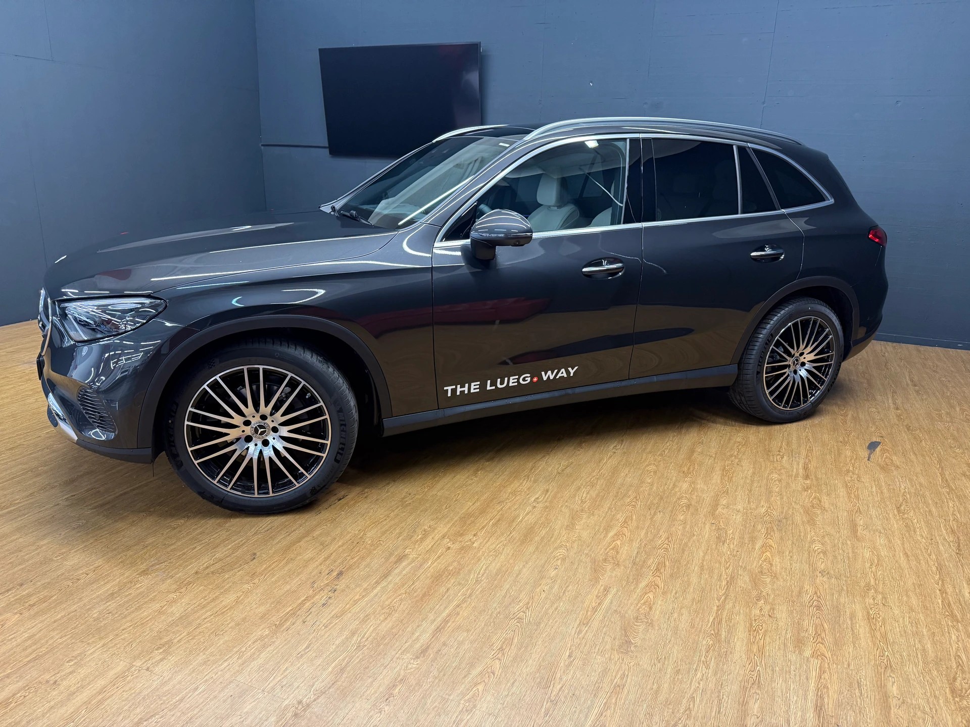 MERCEDES-BENZ GLC 220 d 4M - DISTRONIC / Head-Up Display / 360 Grad Kamera-image-2