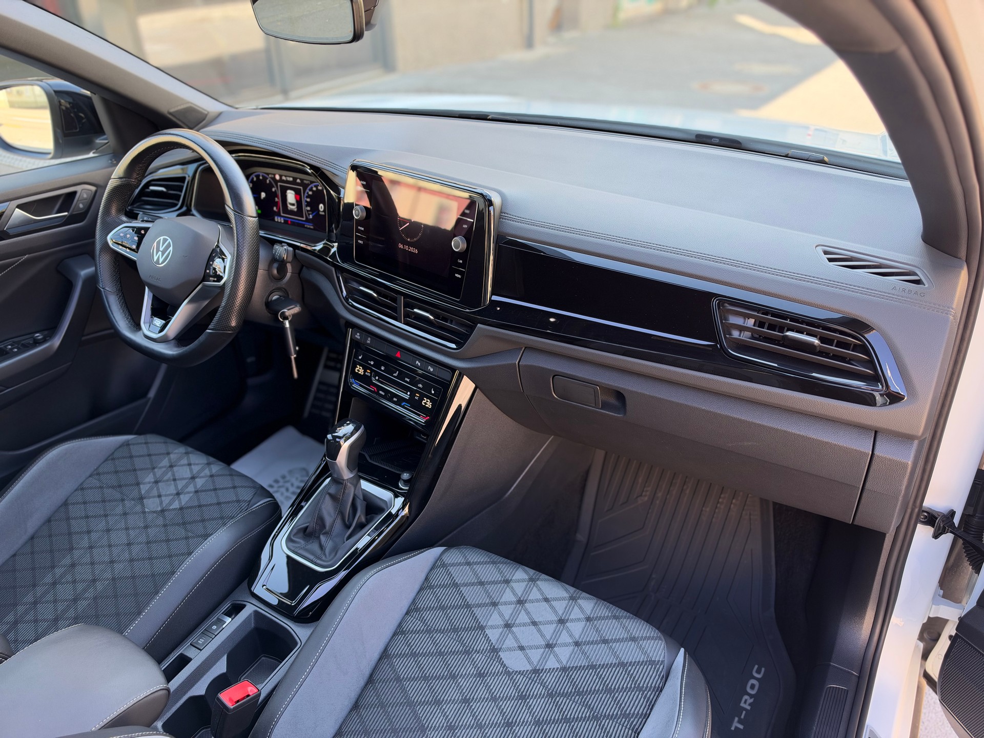 VW T-Roc 1.5 TSI EVO R-Line DSG-image-12
