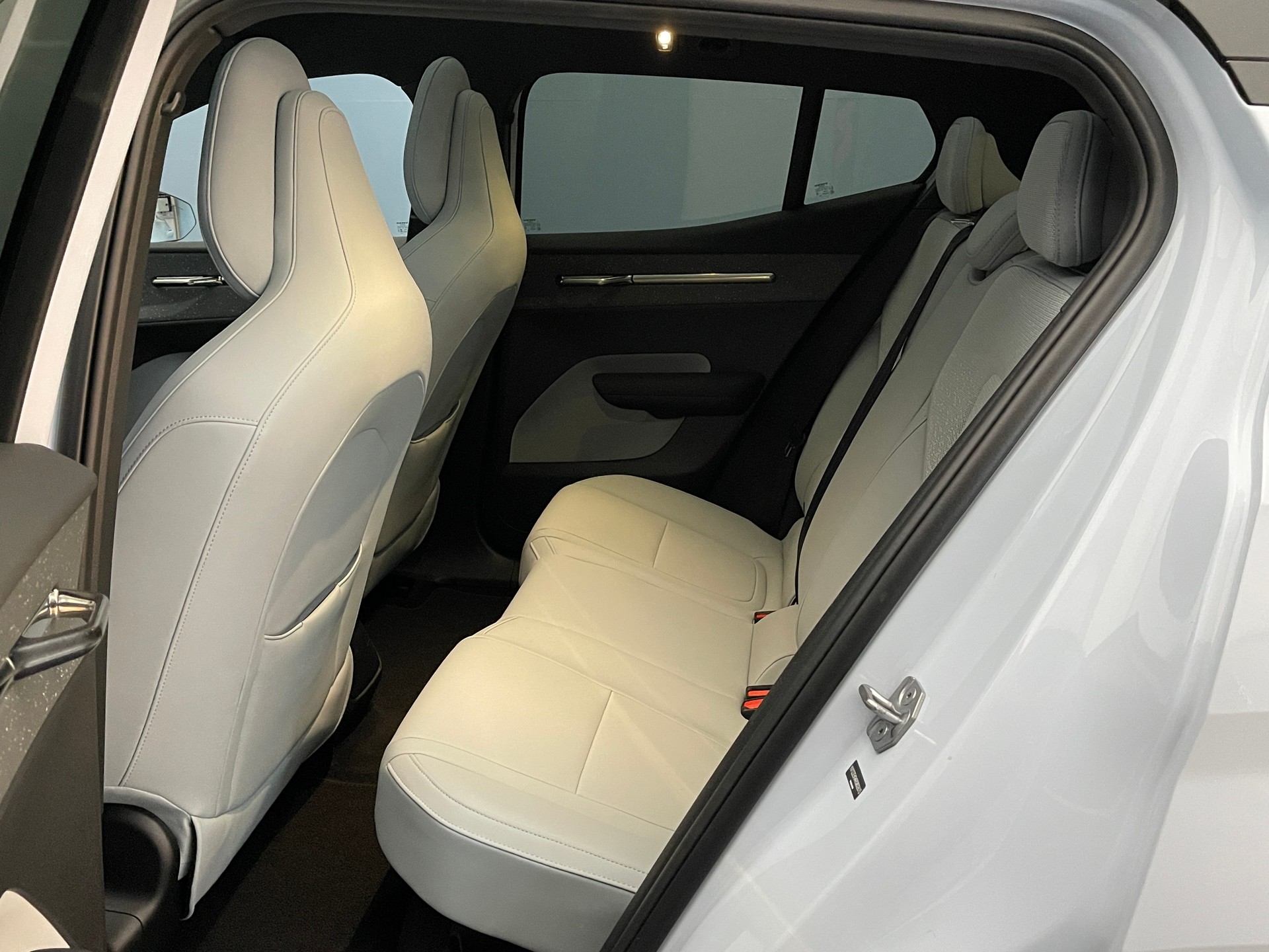 VOLVO EX30 E60 Twin Ultra Performance AWD-image-7