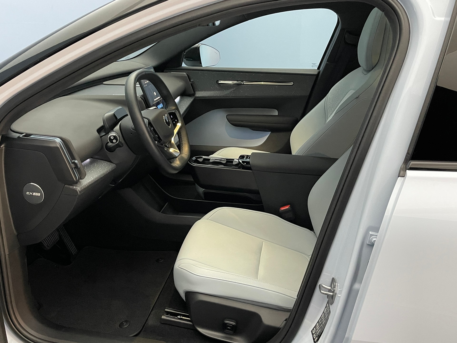 VOLVO EX30 E60 Twin Ultra Performance AWD-image-6