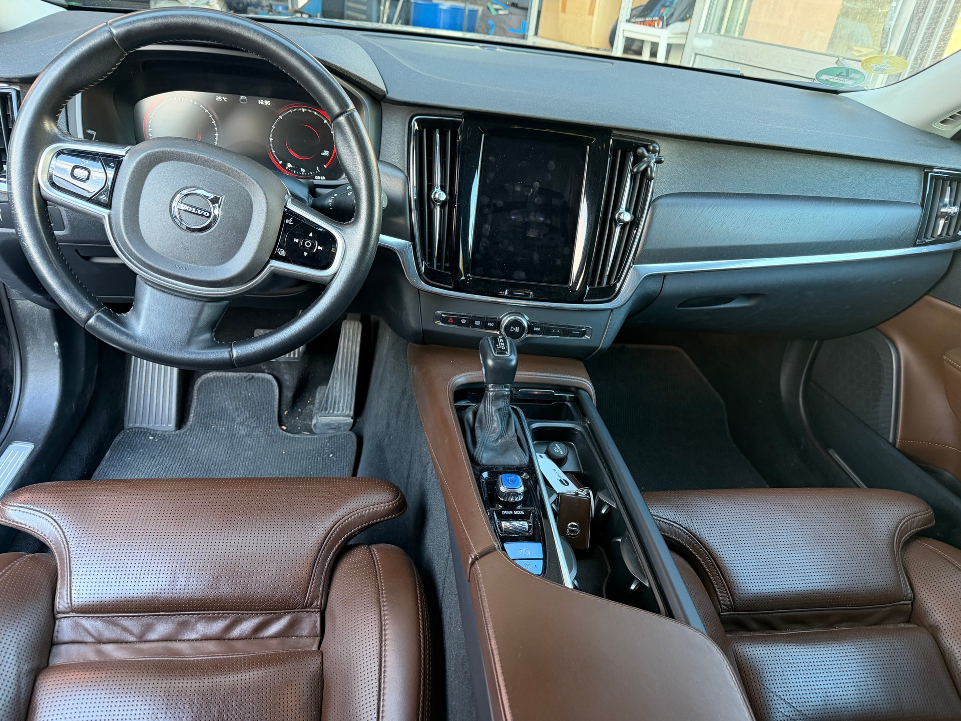 VOLVO V90 Cross Country D4 Pro AWD Geartronic-image-13
