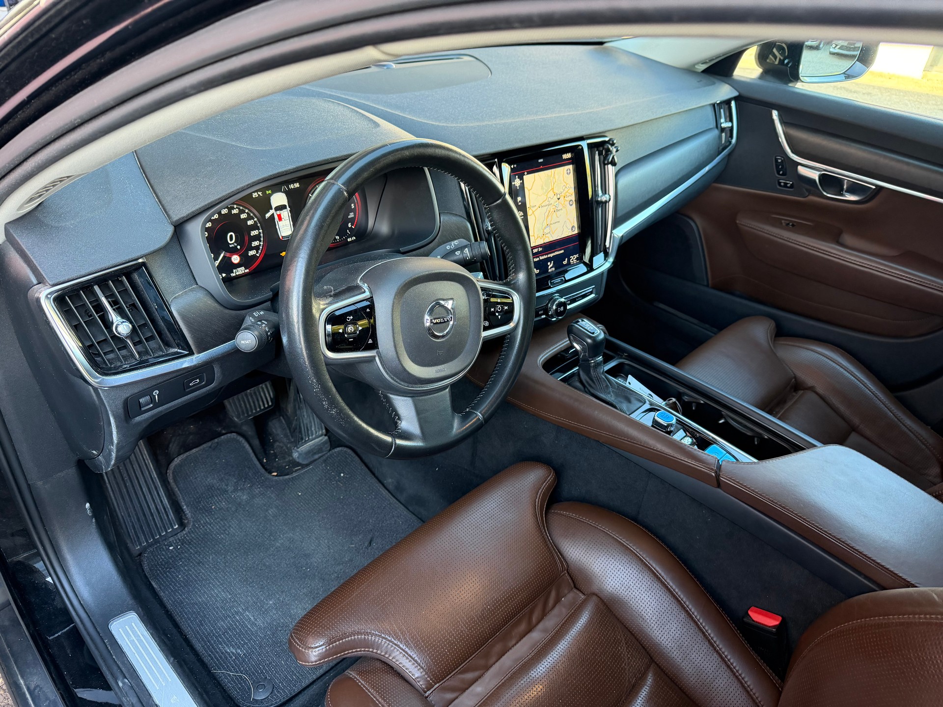 VOLVO V90 Cross Country D4 Pro AWD Geartronic-image-15