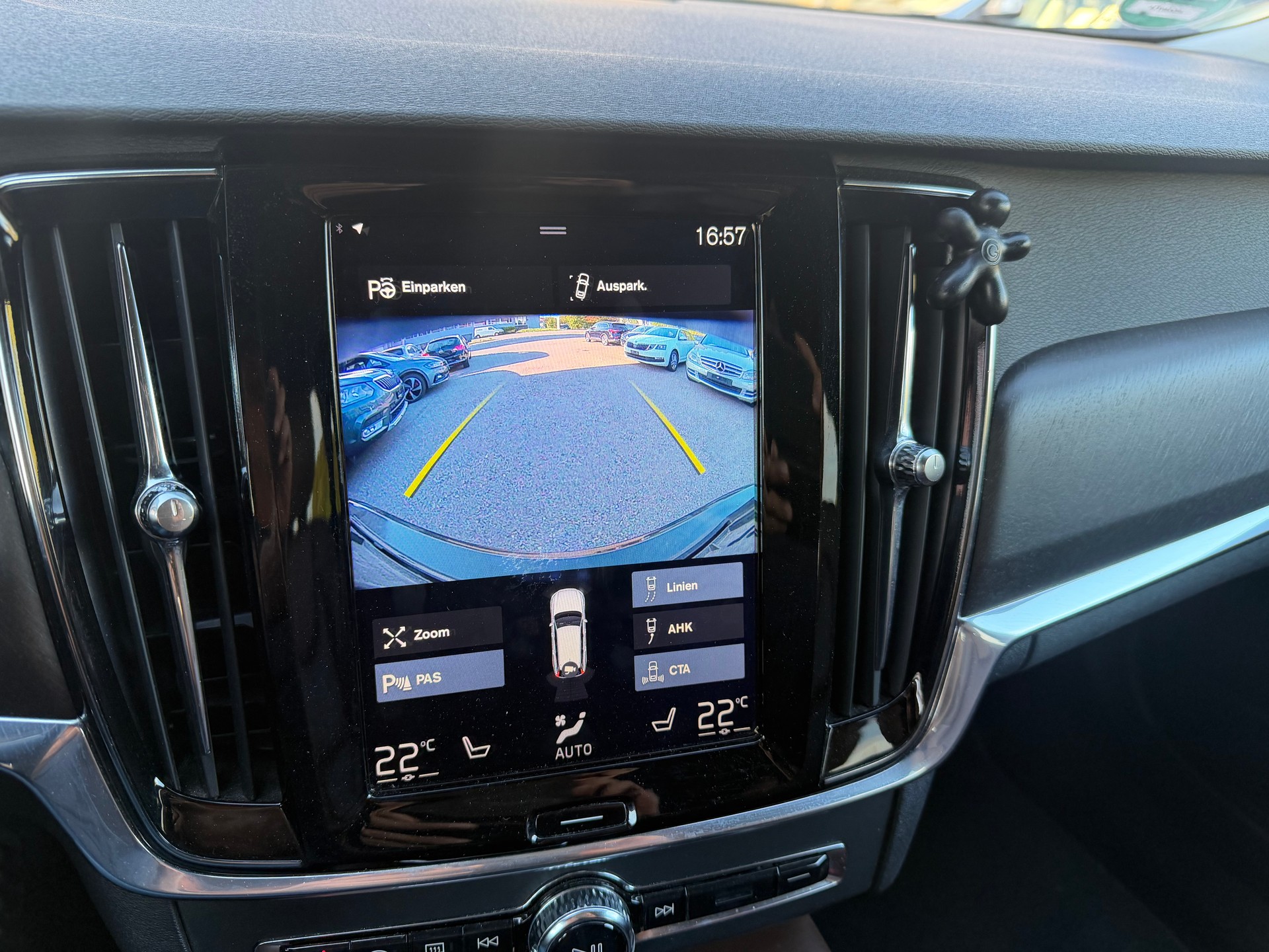 VOLVO V90 Cross Country D4 Pro AWD Geartronic-image-10