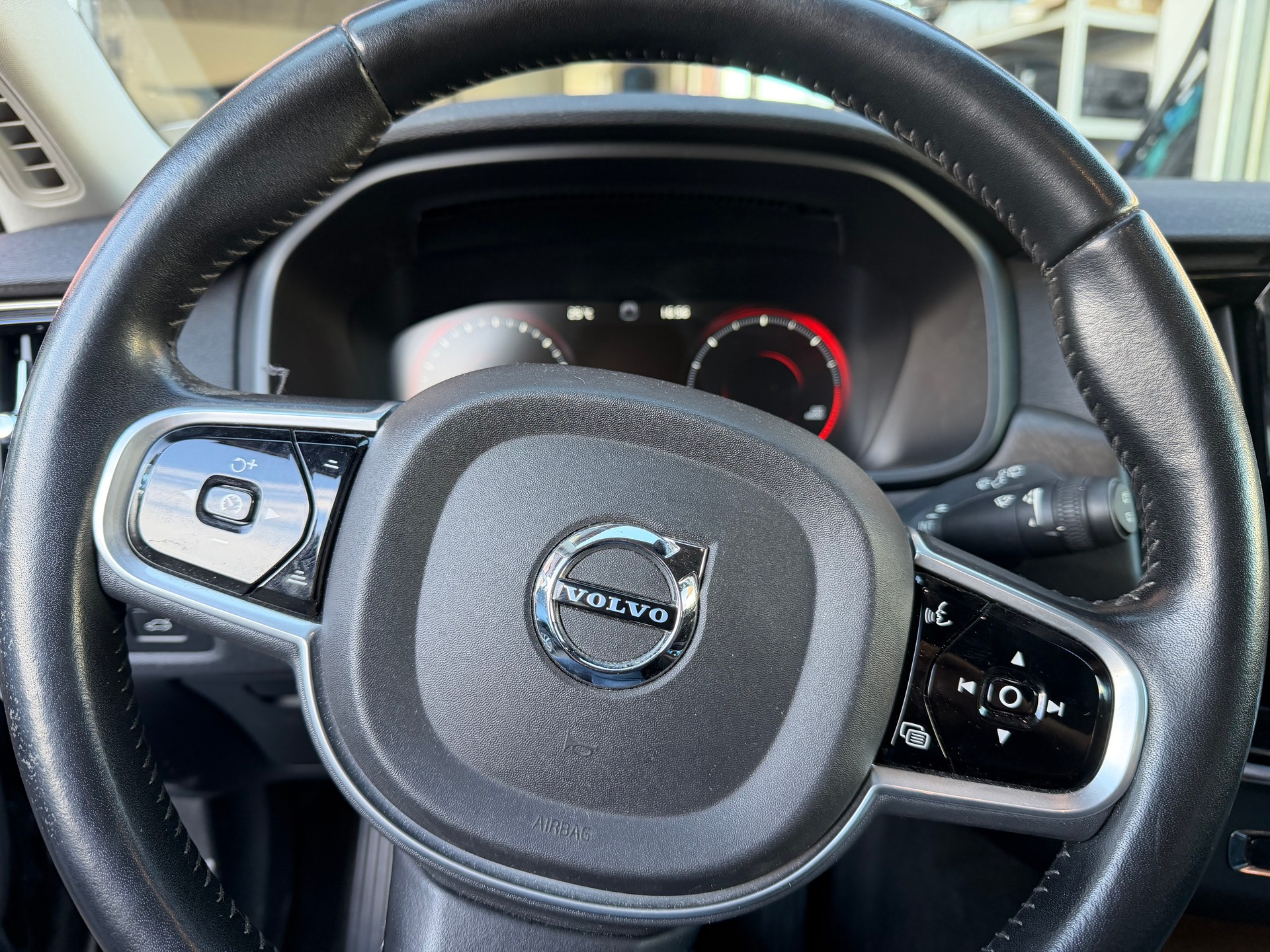 VOLVO V90 Cross Country D4 Pro AWD Geartronic-image-9