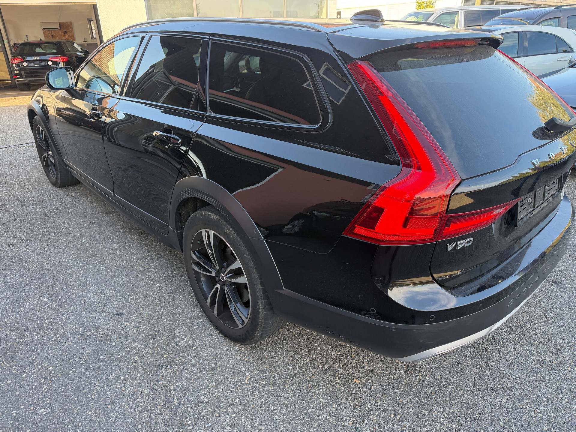 VOLVO V90 Cross Country D4 Pro AWD Geartronic-image-4