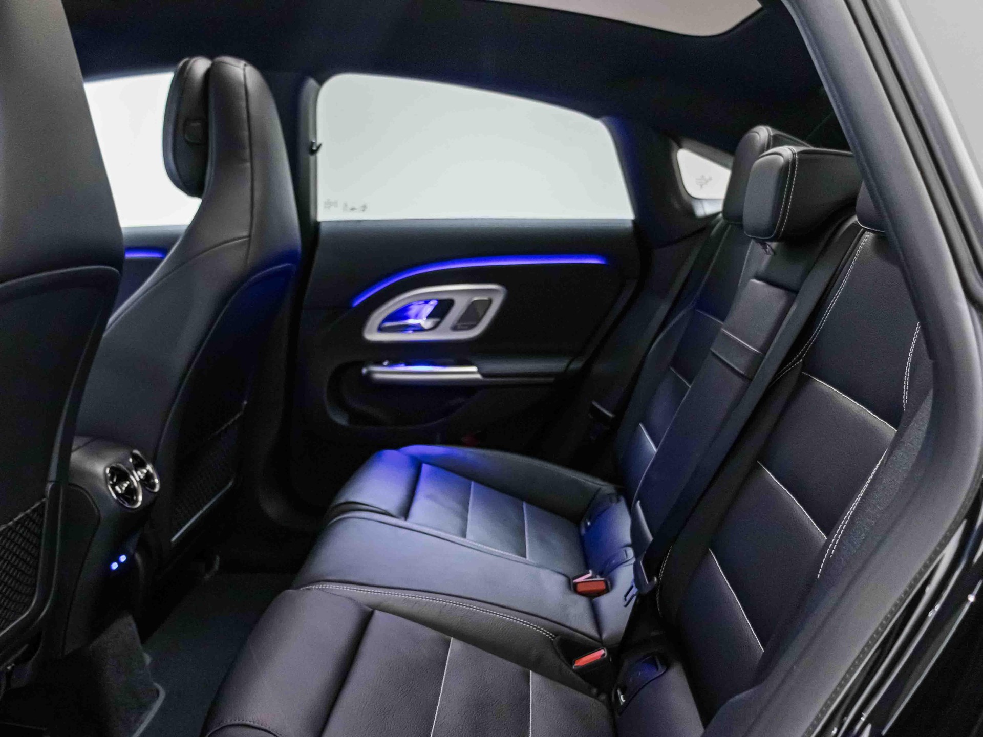 MERCEDES-BENZ CLA 350 4MATIC EQ-image-7