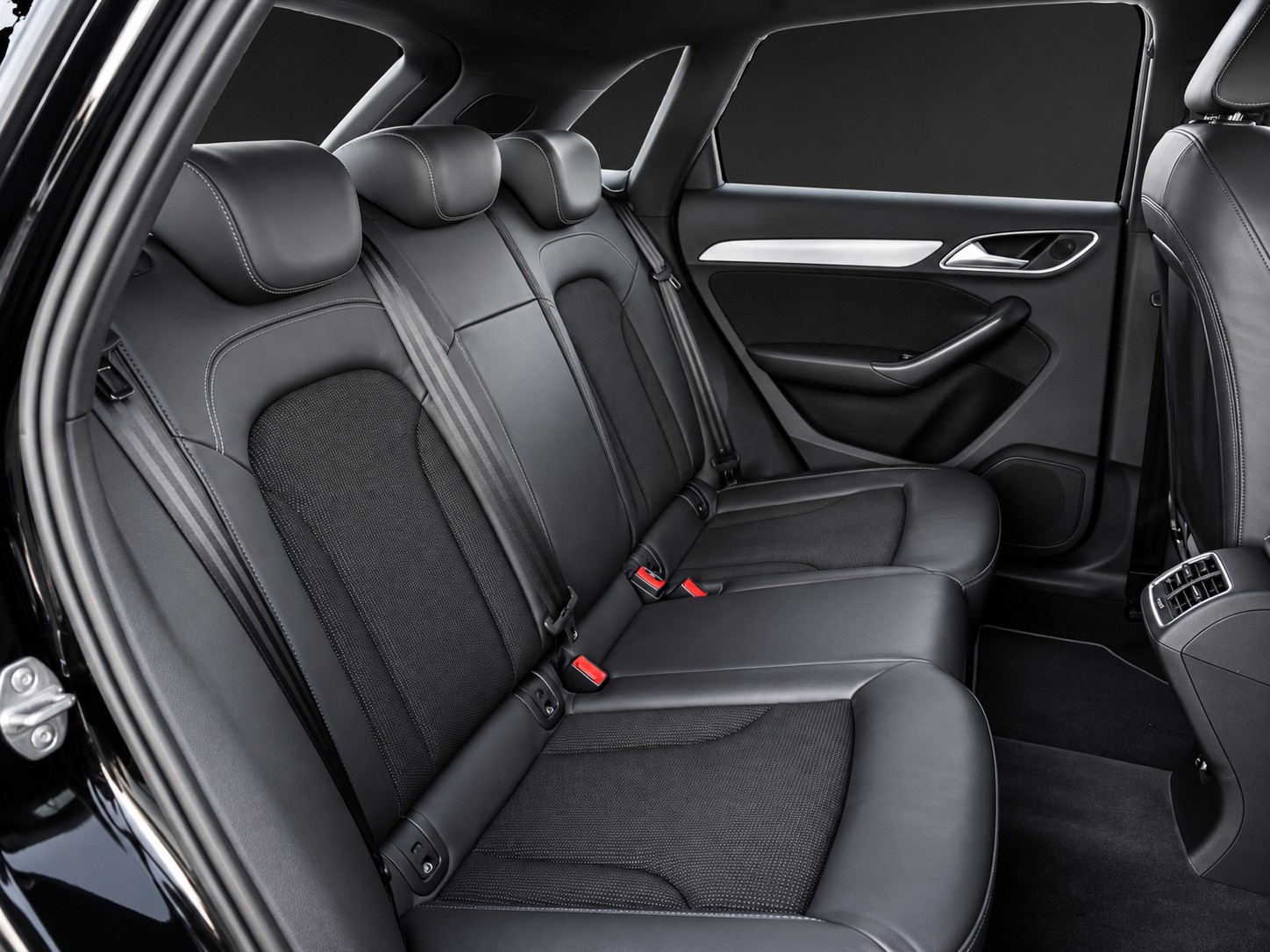 AUDI Q3 2.0 TDI S-Line quattro S-tronic mit 177 PS-image-11