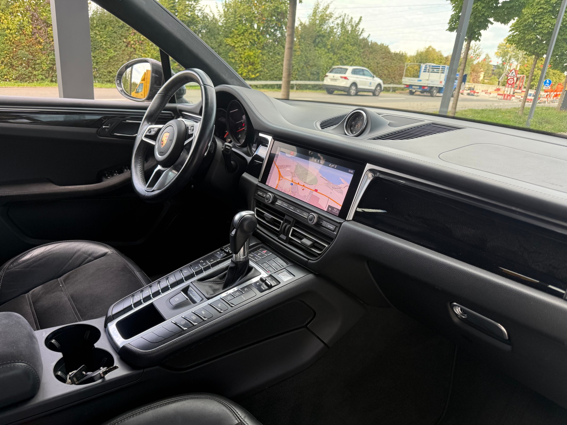 PORSCHE Macan GTS PDK-image-4