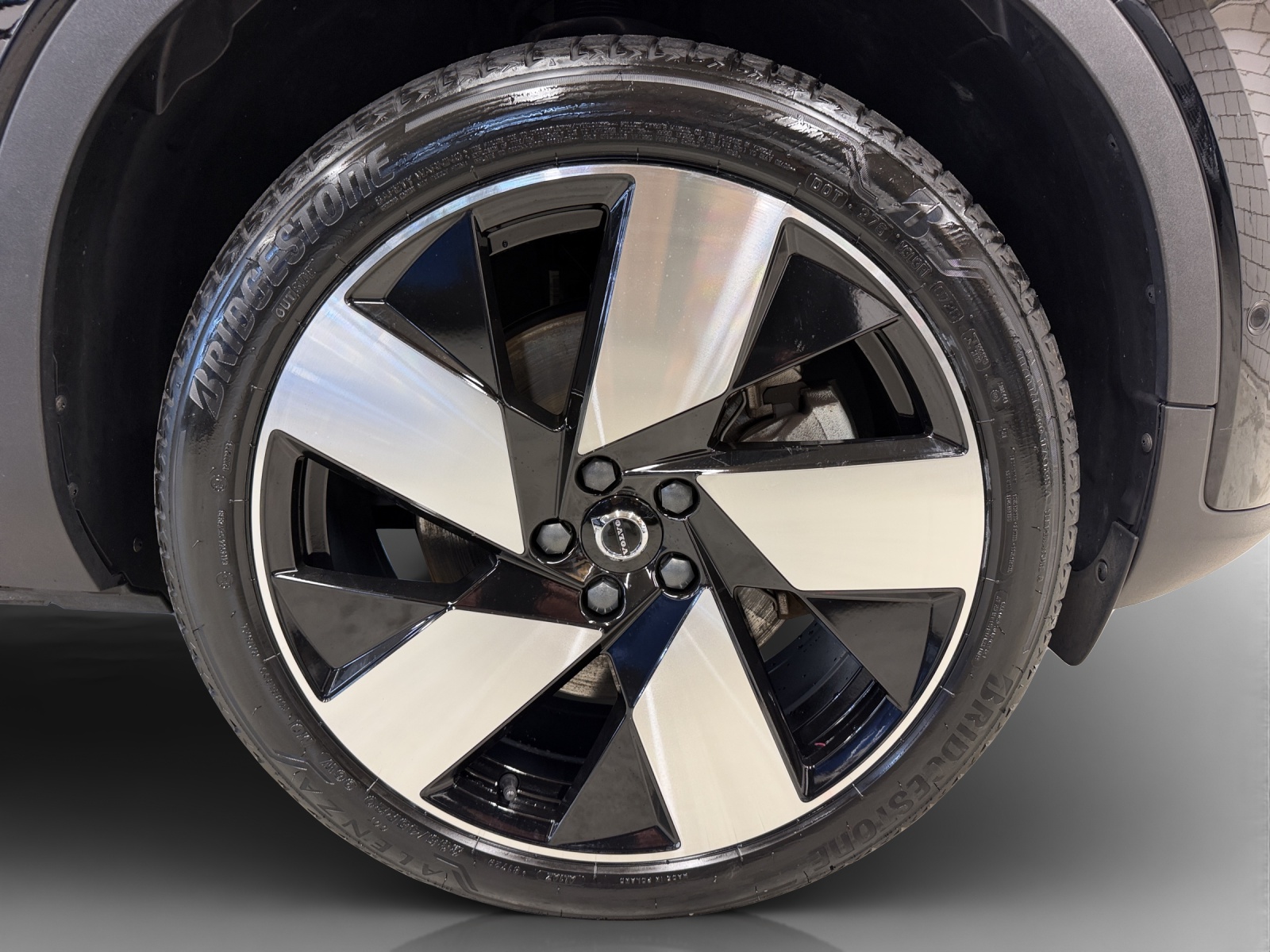VOLVO C40 Recharge P8 Twin AWD Pure Electric Ultimate-image-13