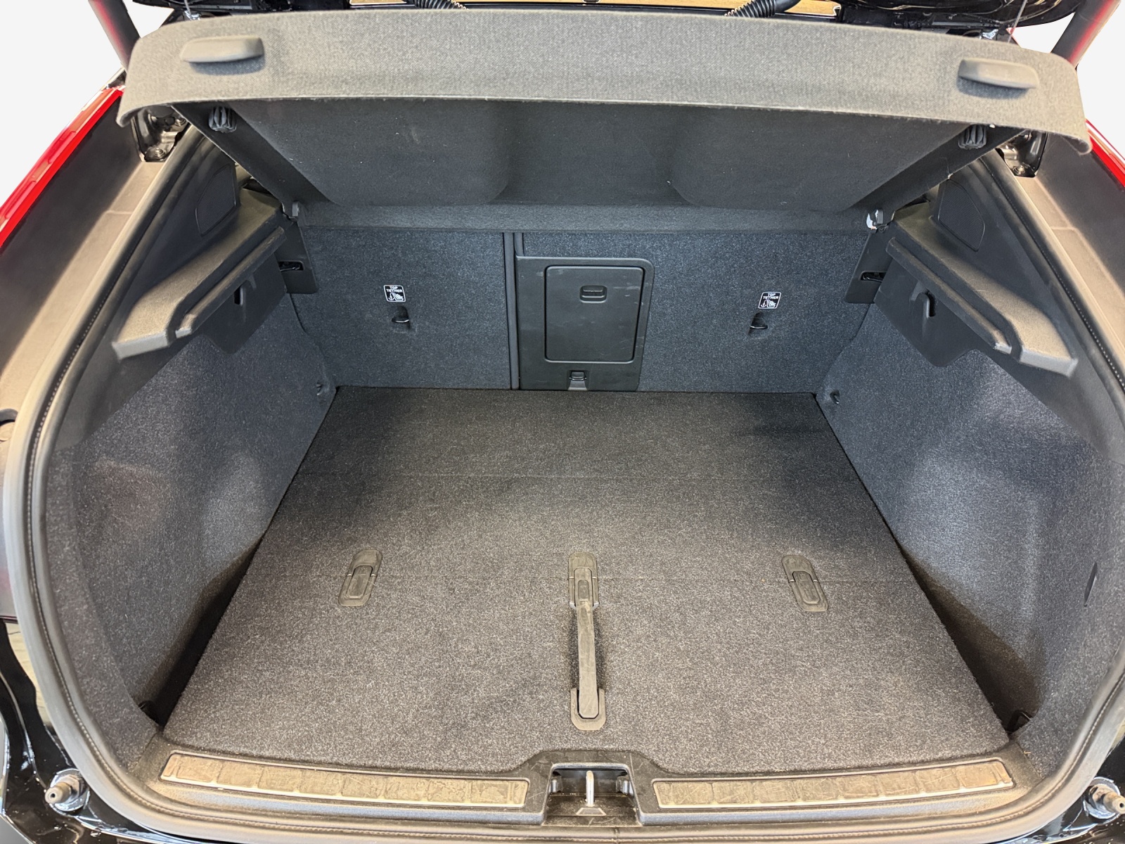VOLVO C40 Recharge P8 Twin AWD Pure Electric Ultimate-image-12