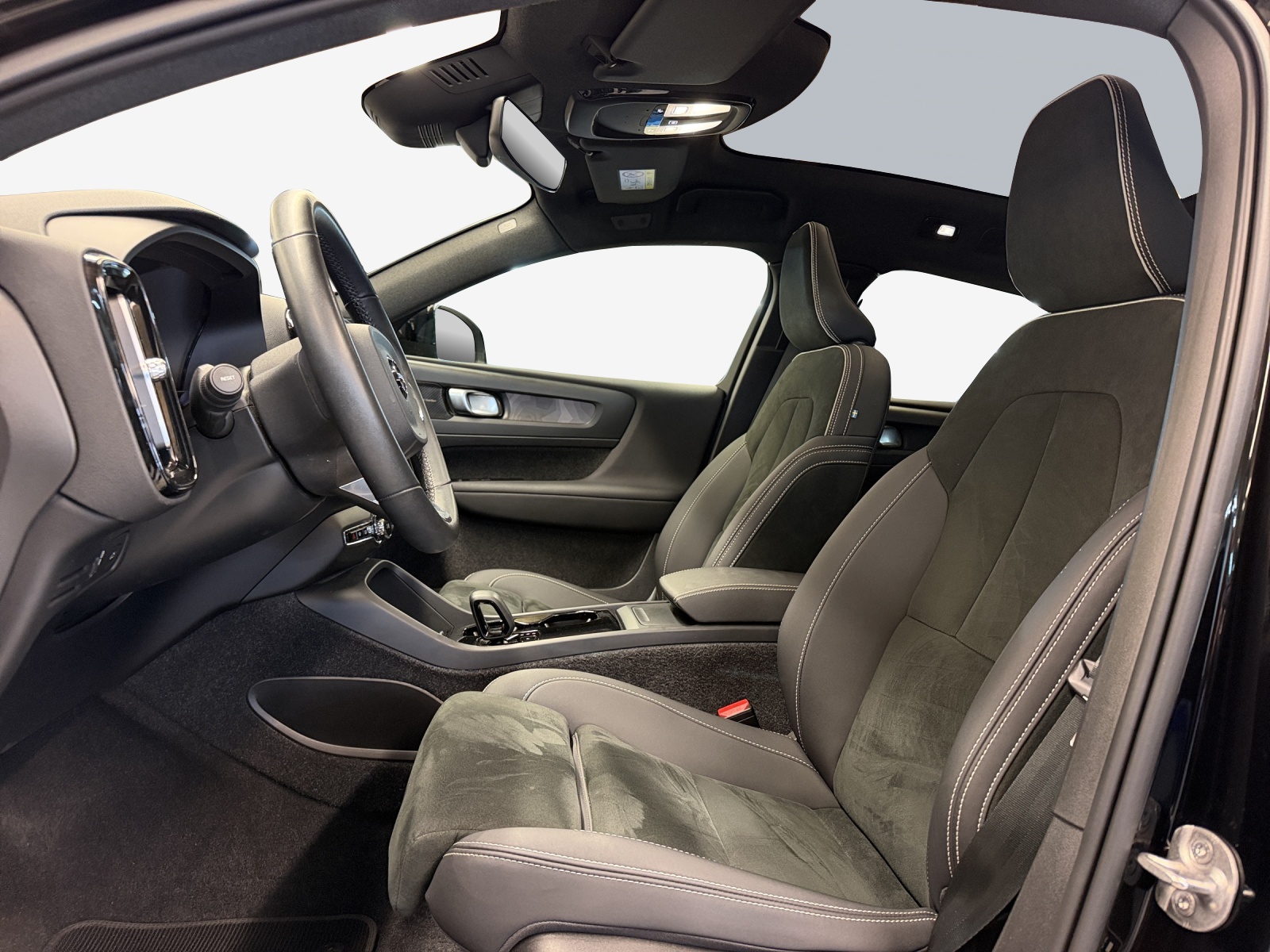 VOLVO C40 Recharge P8 Twin AWD Pure Electric Ultimate-image-7