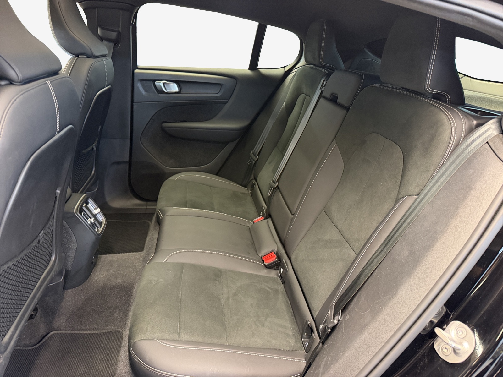 VOLVO C40 Recharge P8 Twin AWD Pure Electric Ultimate-image-11