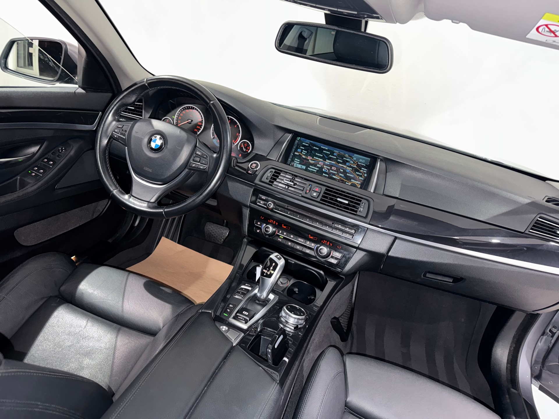 BMW 520d xDrive Luxury Line Steptronic | Facelift |-image-11