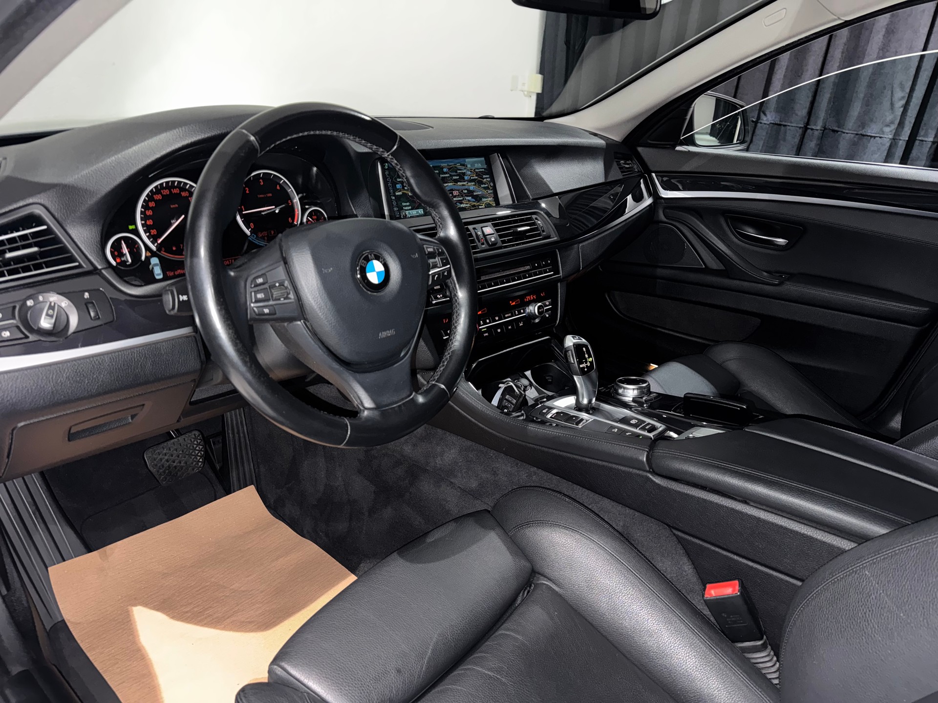 BMW 520d xDrive Luxury Line Steptronic | Facelift |-image-8