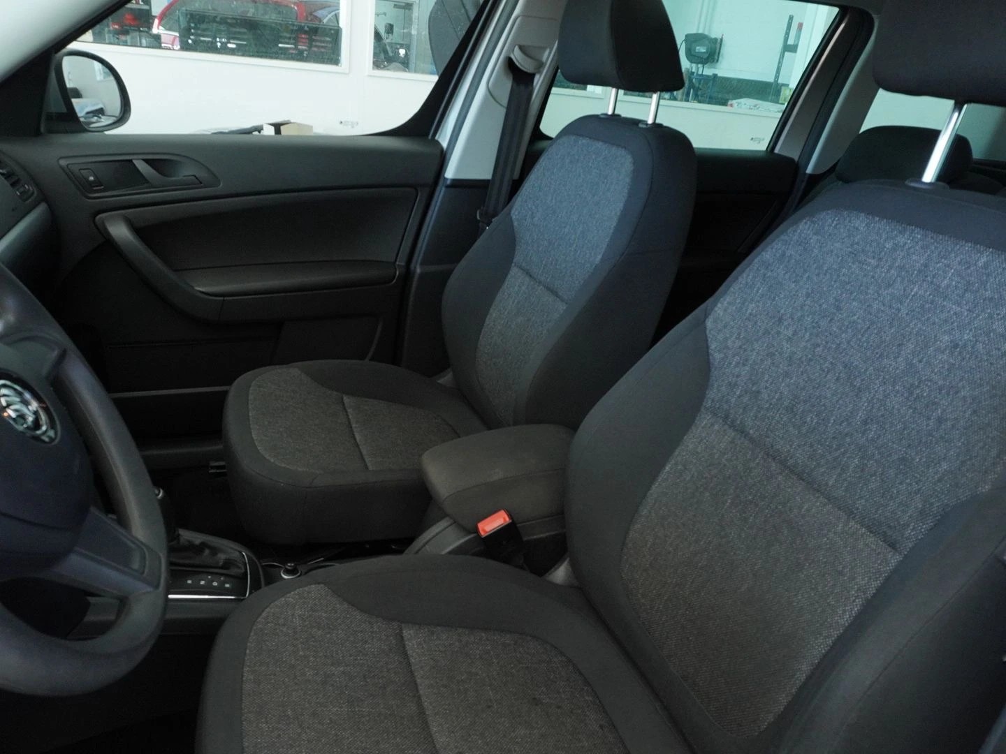 SKODA Yeti 1.4 TSI Active 4x2 DSG-showroom-element-3