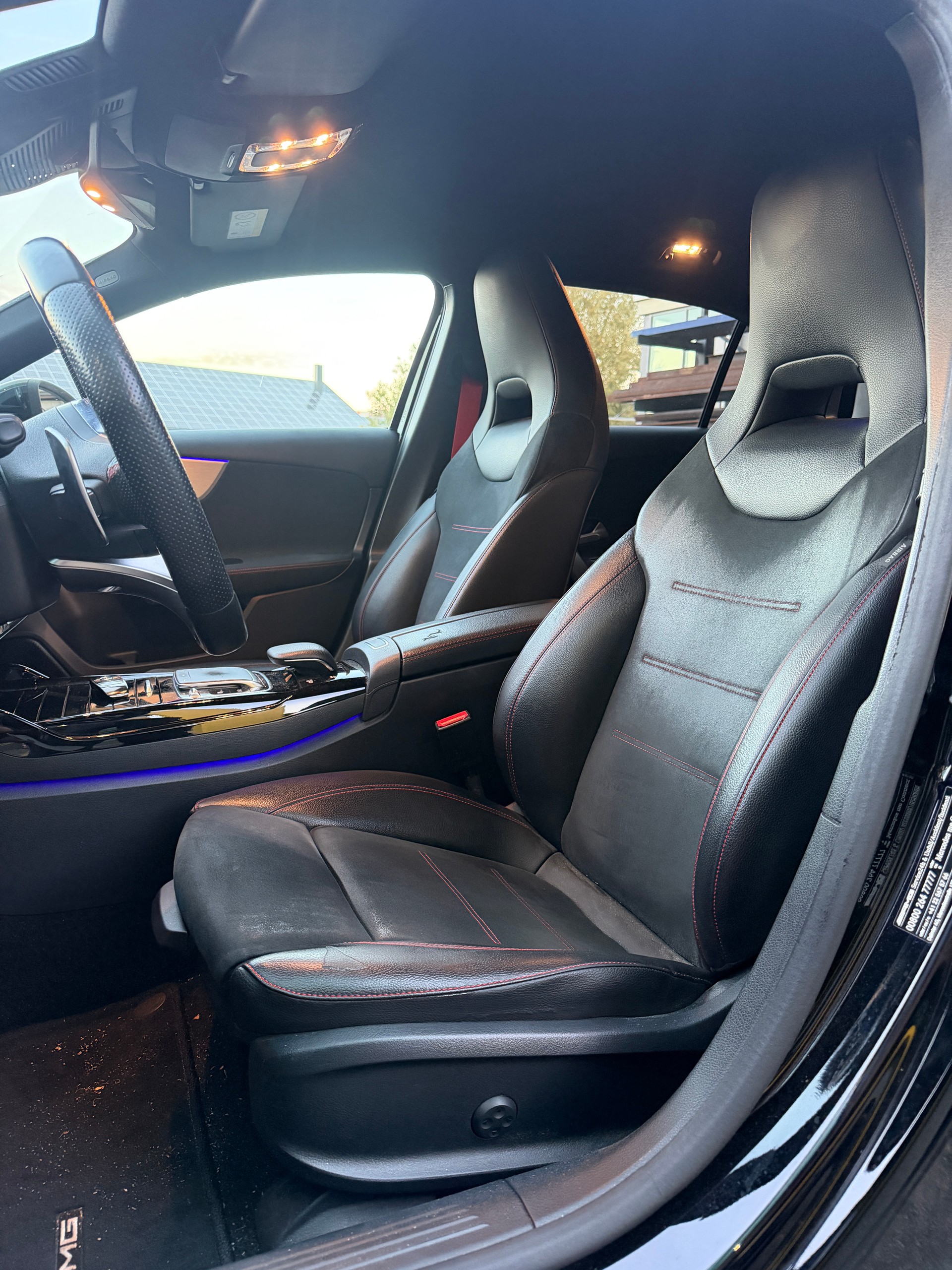 MERCEDES-BENZ A 35 AMG 4Matic Speedshift-image-8