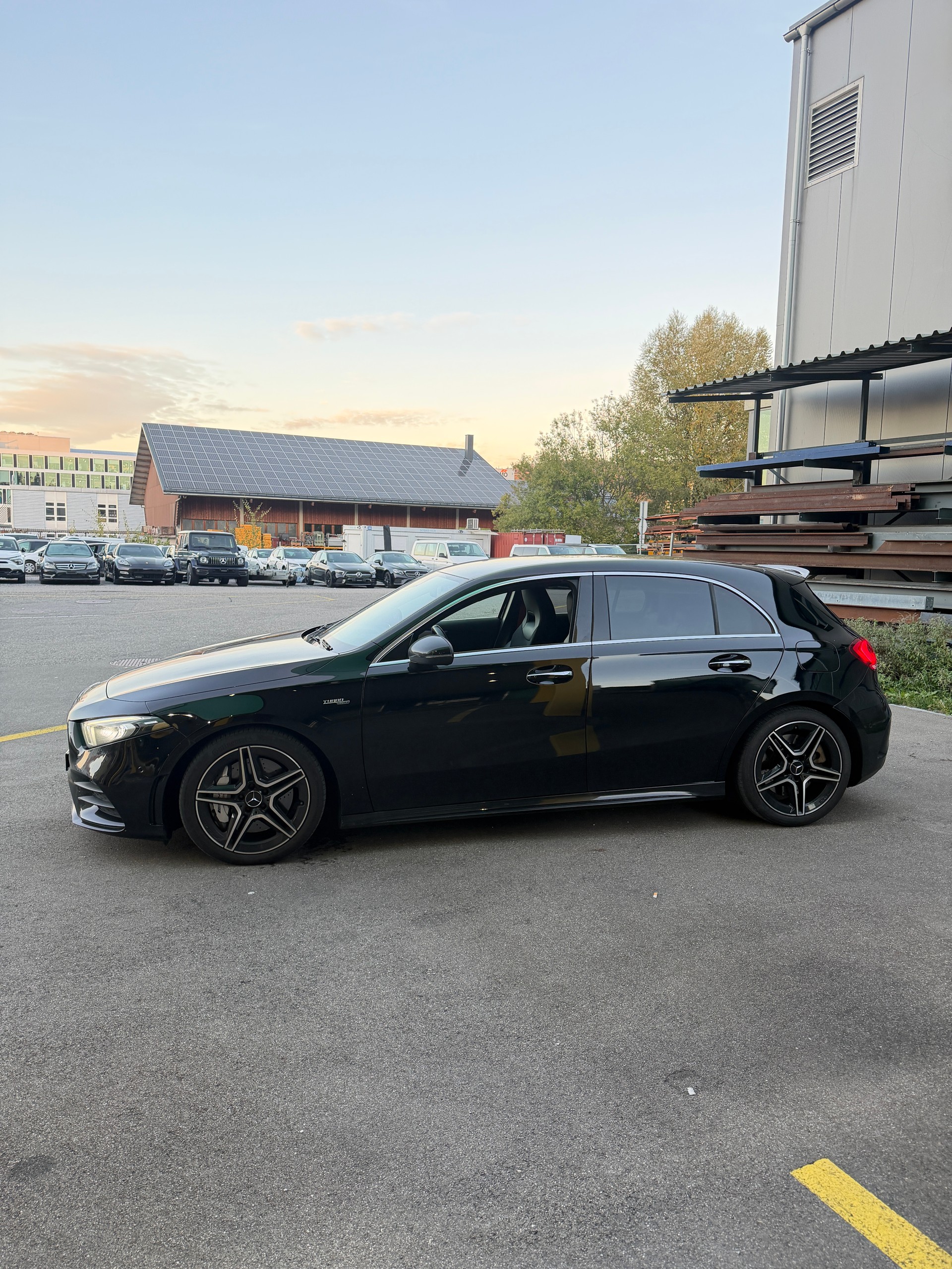 MERCEDES-BENZ A 35 AMG 4Matic Speedshift-image-3