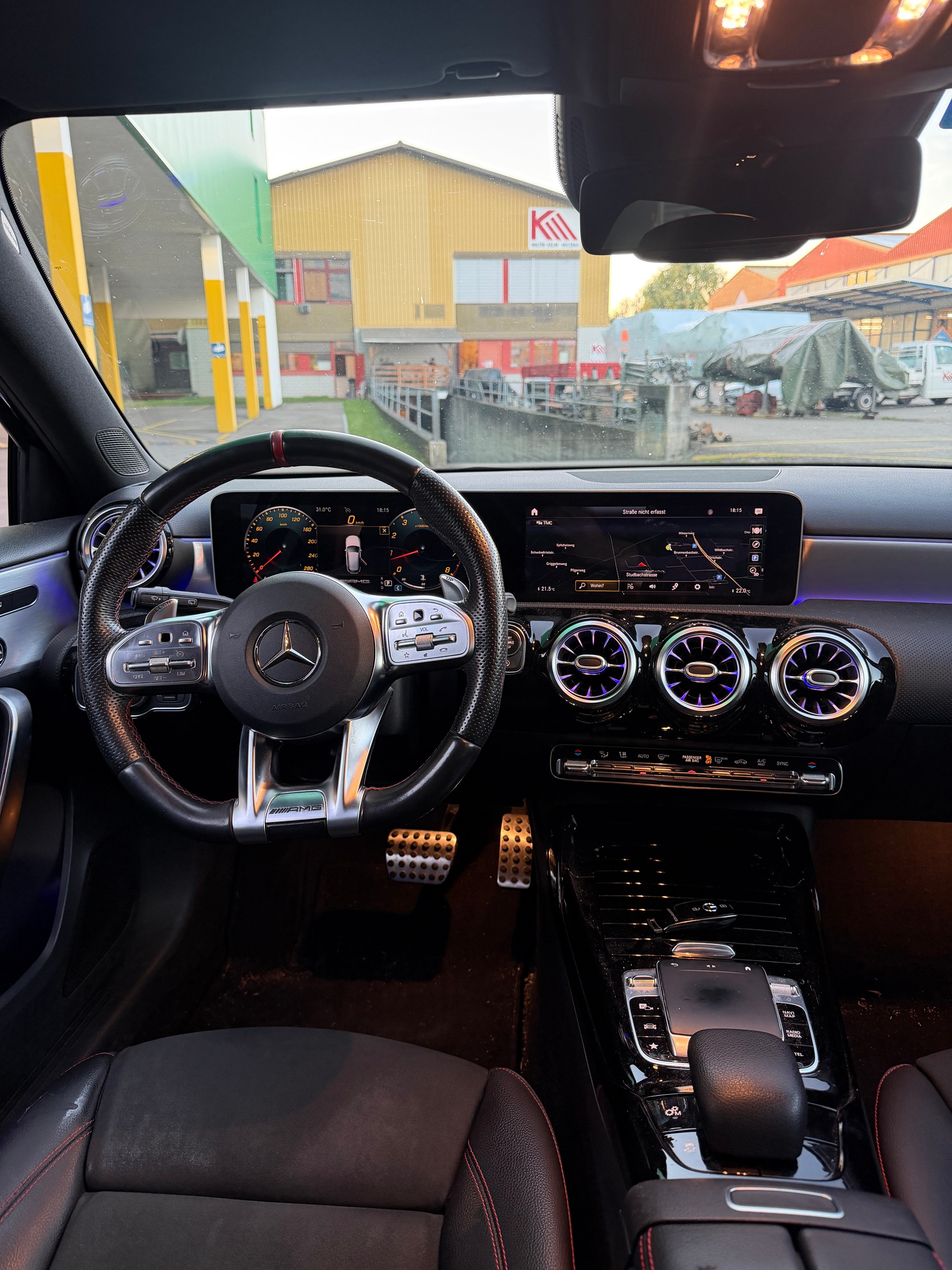 MERCEDES-BENZ A 35 AMG 4Matic Speedshift-image-9