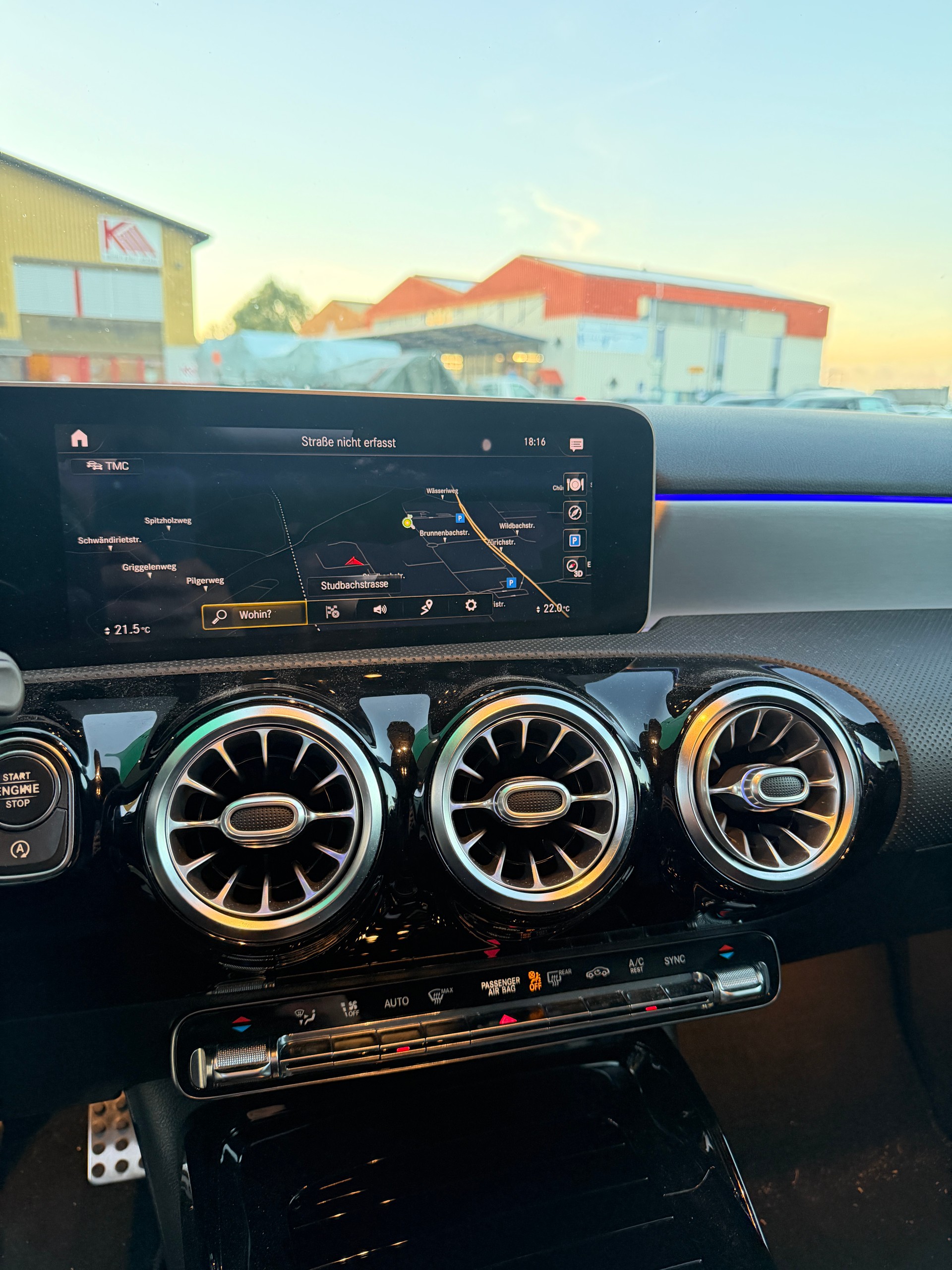 MERCEDES-BENZ A 35 AMG 4Matic Speedshift-image-11