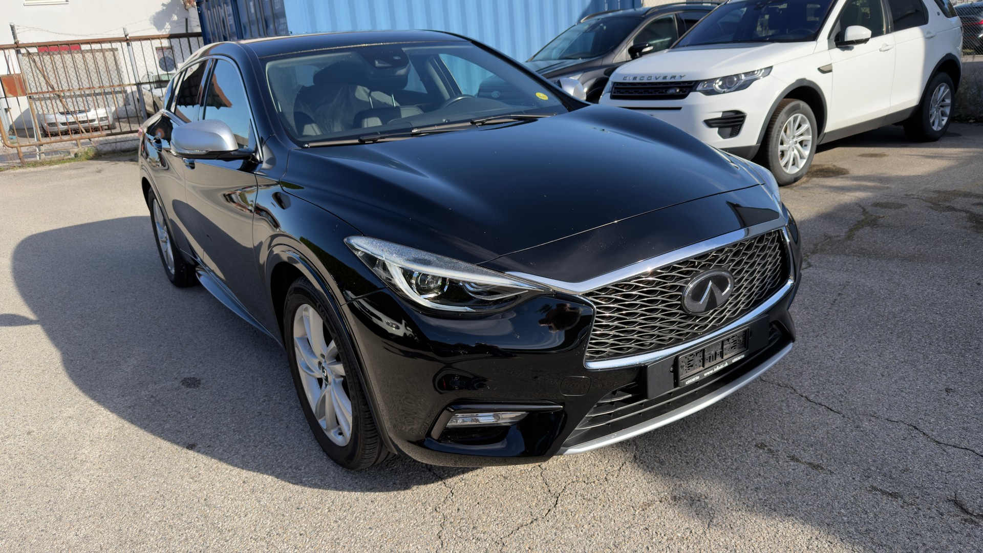 INFINITI Q30 1.5d Business Executive FWD DCT-image-1
