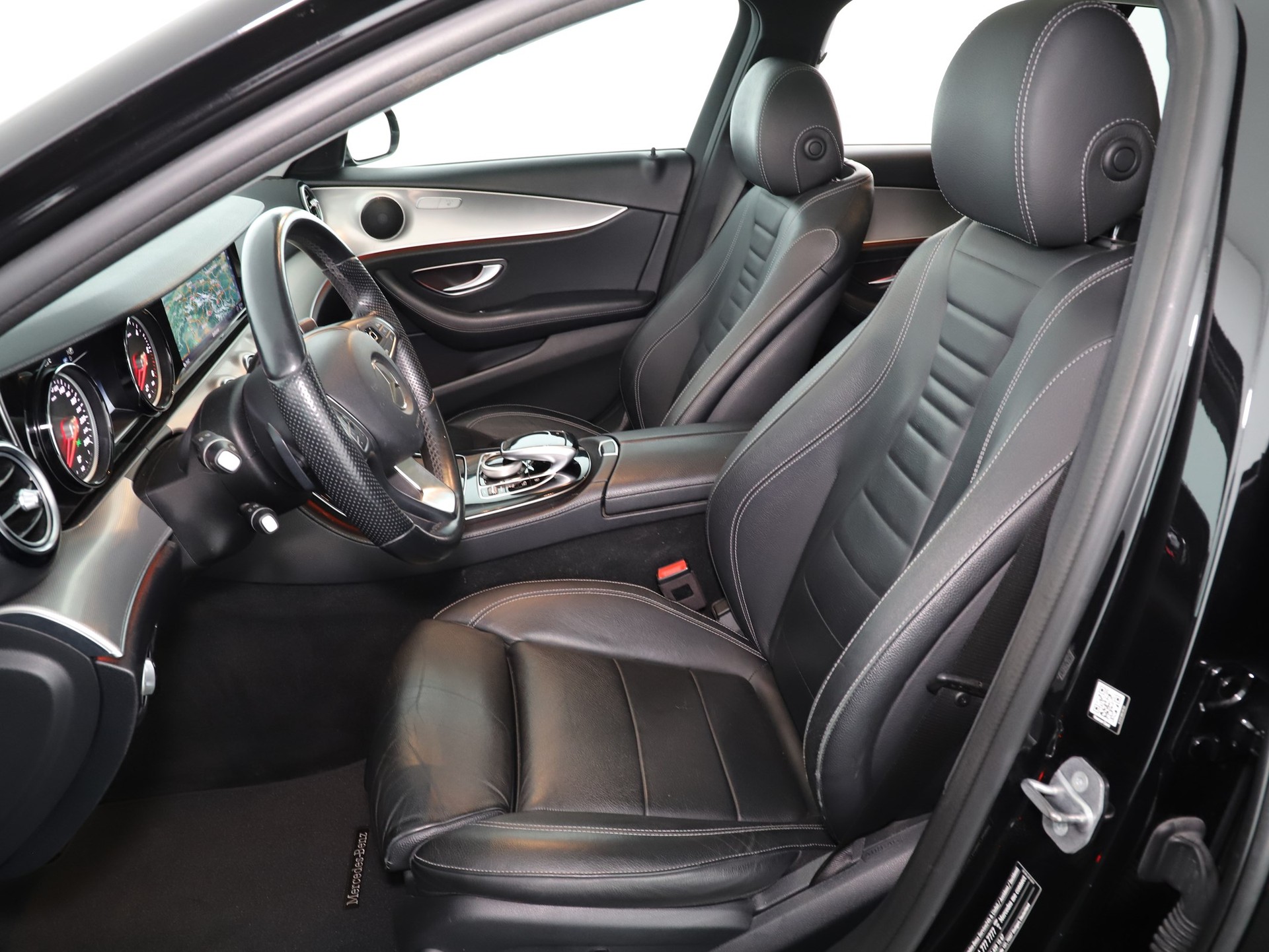 MERCEDES-BENZ E 220 d Avantgarde 4Matic-image-9