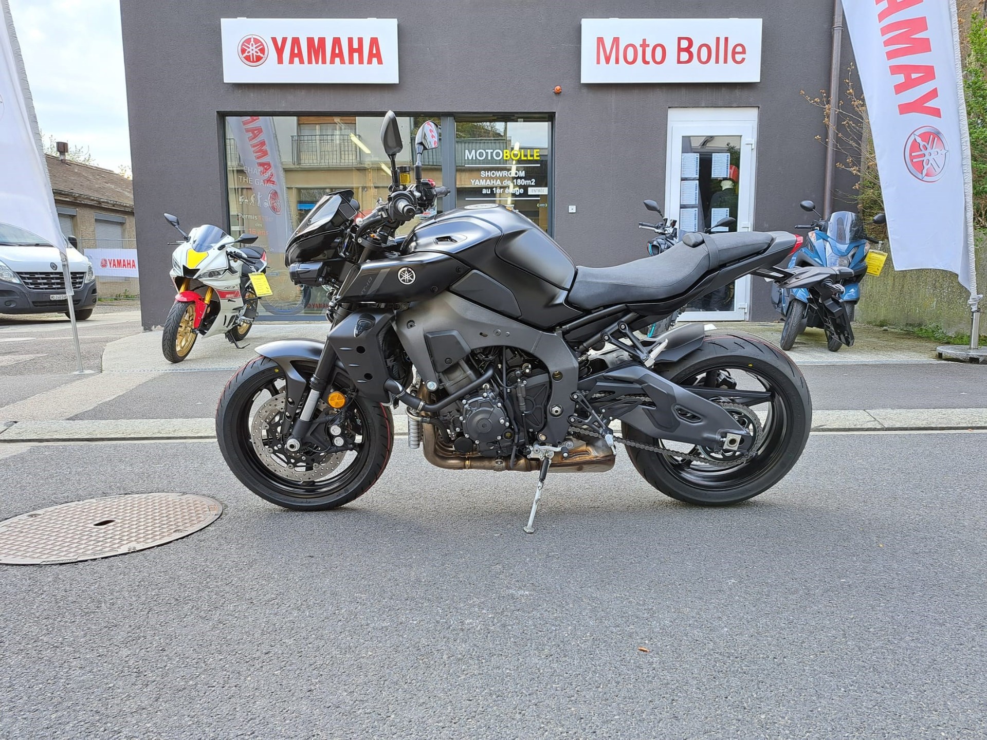 YAMAHA MT-10 ABS-showroom-element-2