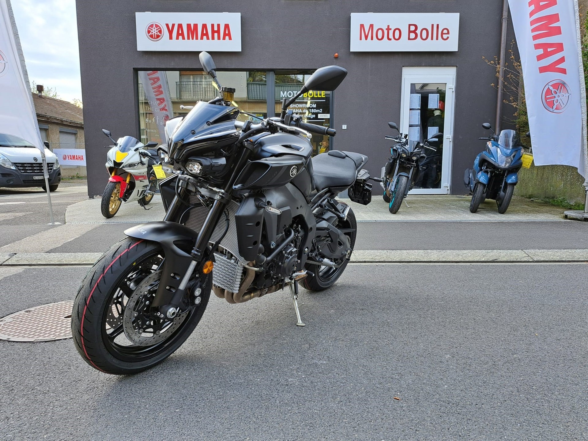 YAMAHA MT-10 ABS-showroom-element-3